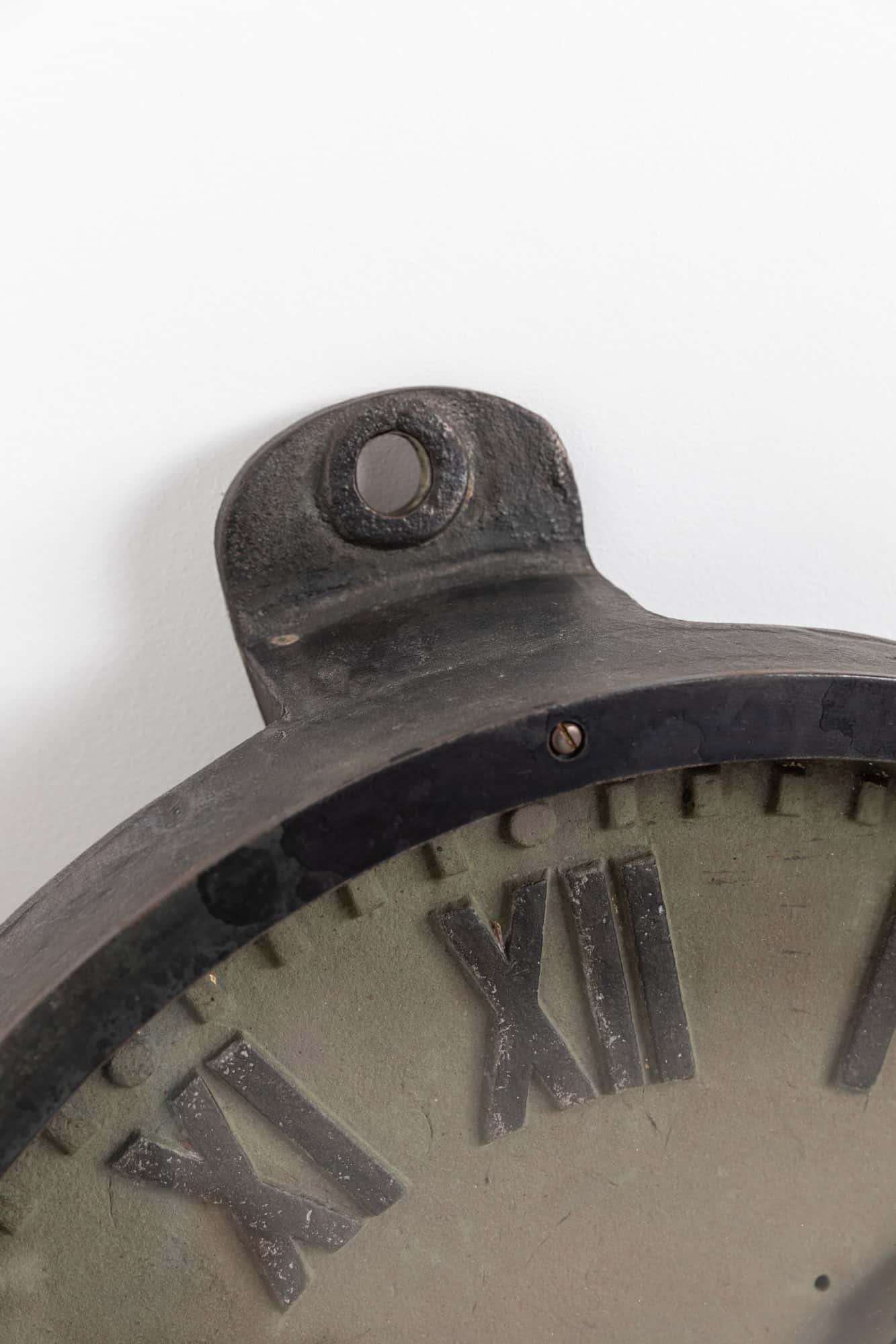 

Grande orologio da fabbrica in ghisa prodotto dalla rinomata azienda elettrica Gents of Leicester. C.C. 1930

Quasi certamente utilizzato in un ambiente industriale, questo orologio è in splendide condizioni di usura: un imponente pezzo unico in