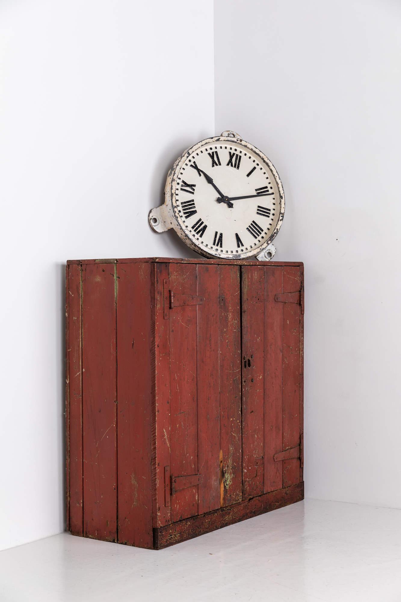 Large Industrial Cast Iron Gents of Leicester Factory Wall Clock, c.1930 In Fair Condition For Sale In London, GB