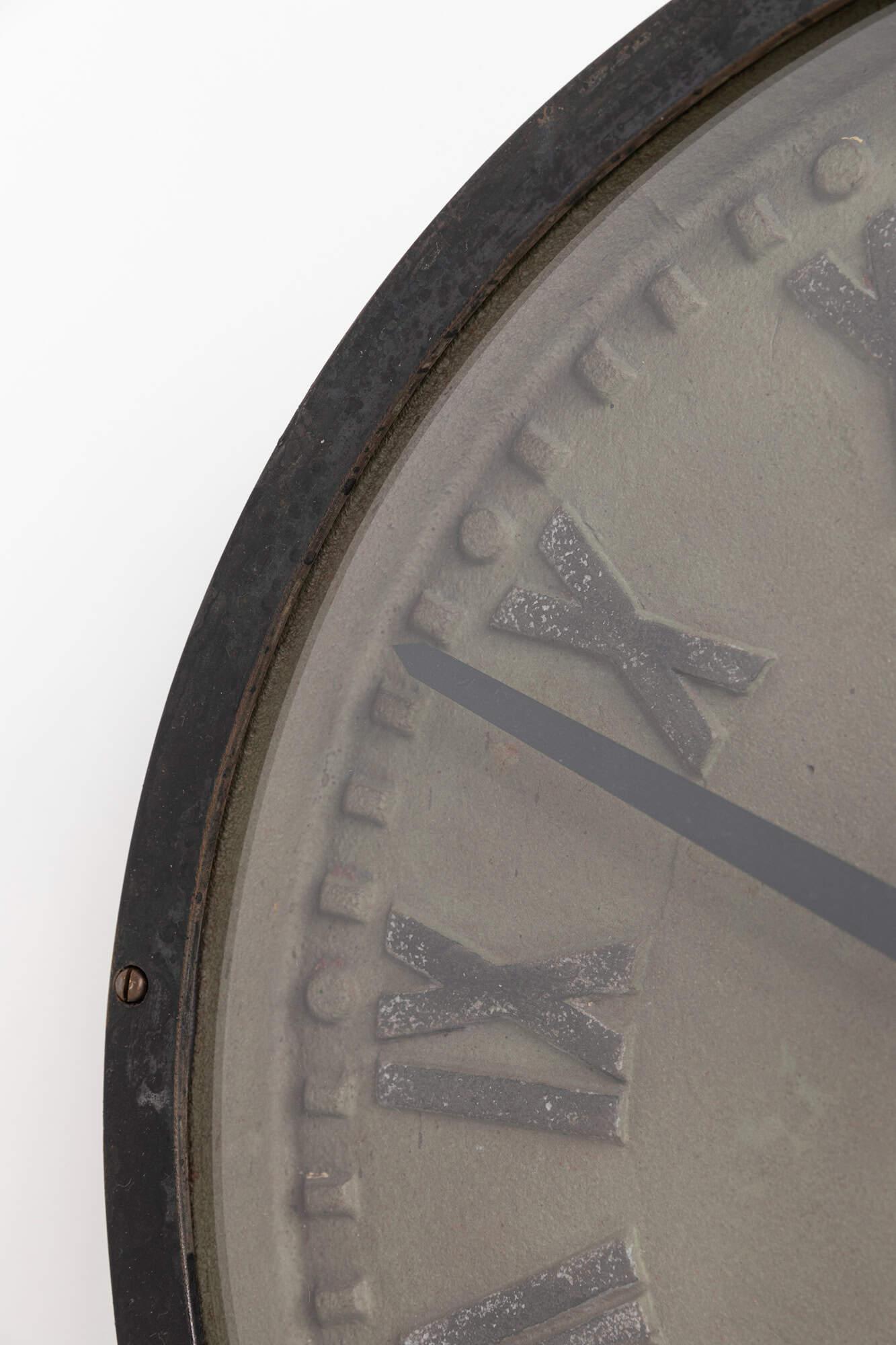 Grande orologio da parete industriale in ghisa Gents of Leicester Factory, 1930 ca. In condizioni discrete in vendita a London, GB