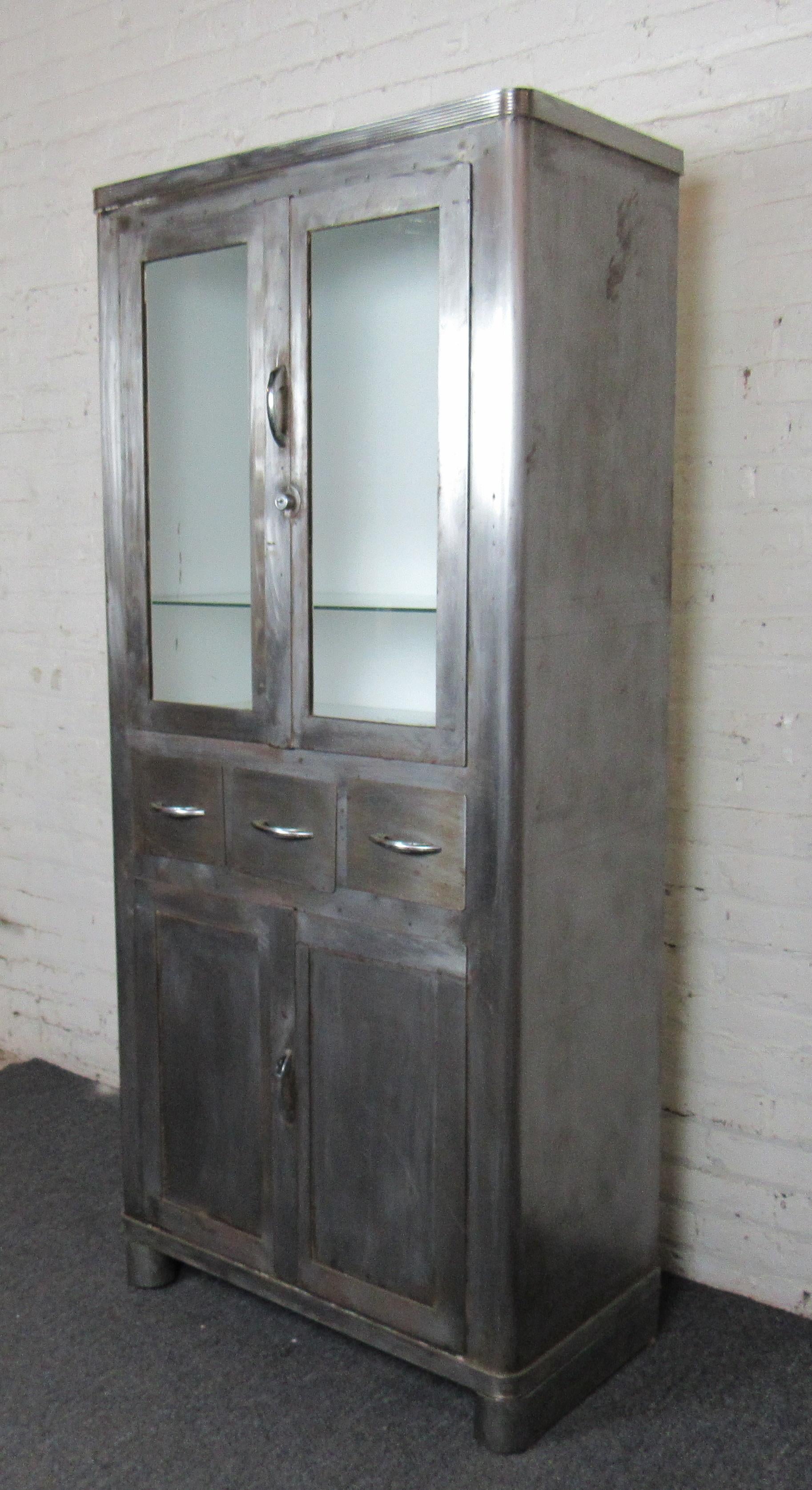 Refinished medical cabinet with glass storage.
(Please confirm item location - NY or NJ - with dealer).
   