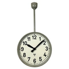 Gran reloj industrial de doble cara para ferrocarril o fábrica de Pragotron, años 1960