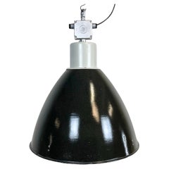 Grande lampe suspendue industrielle en émail de Elektrosvit, années 1960