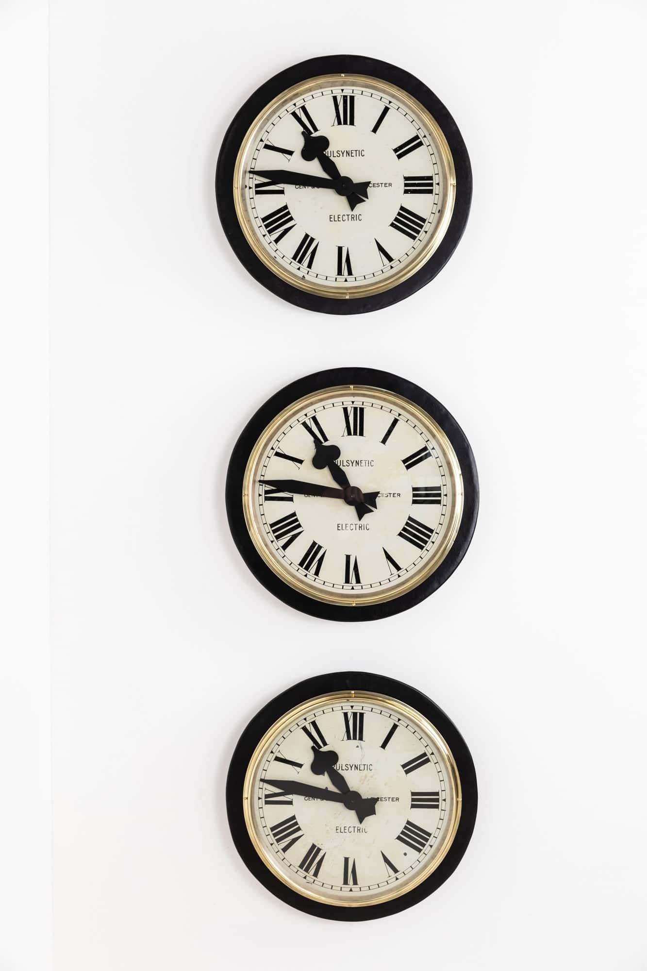 Gran reloj de pared industrial de la fábrica ferroviaria Gents of Leicester. c1920 Industrial en venta