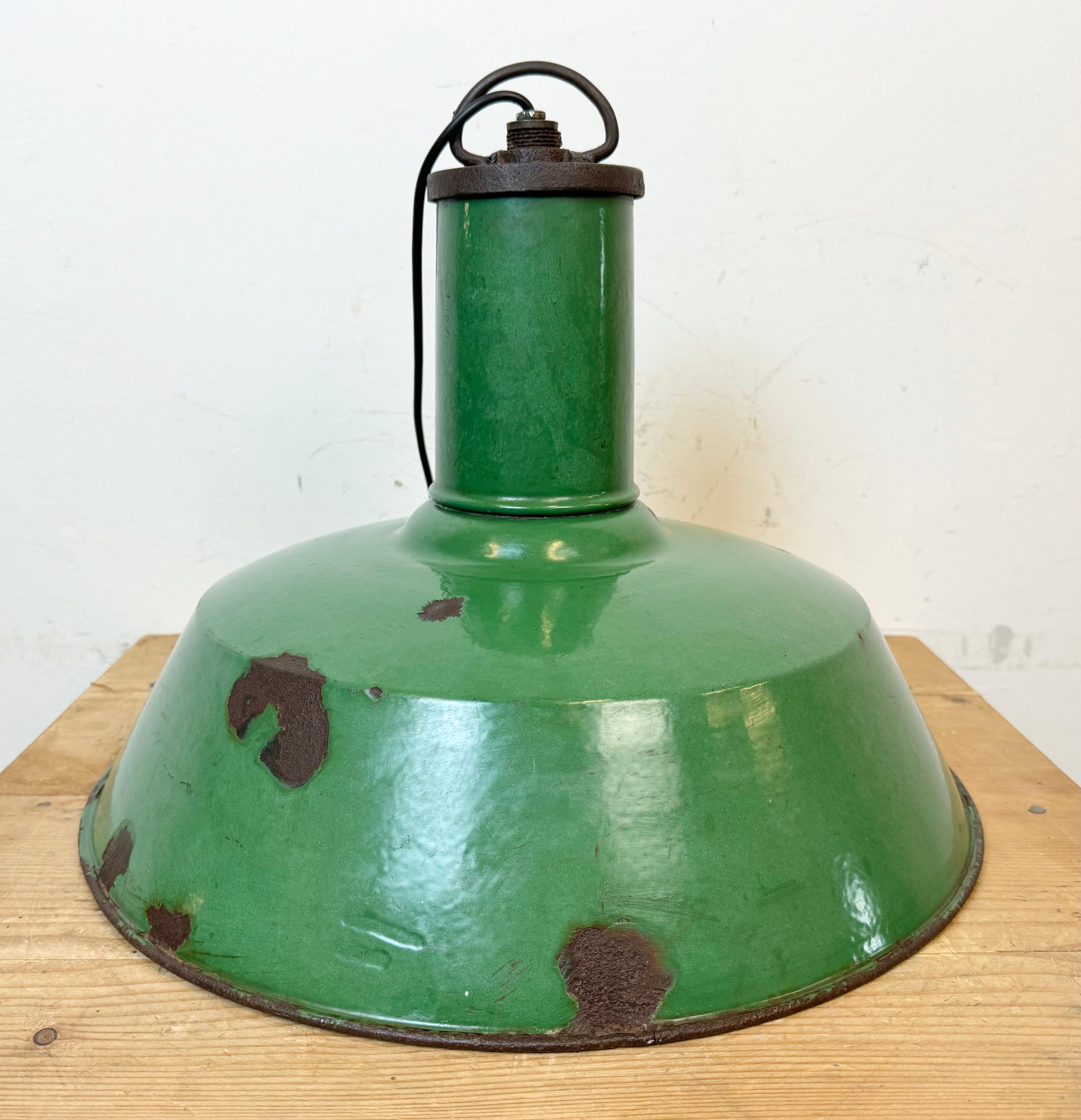 Large Industrial Green Enamel Factory Pendant Lamp from Revo, 1940s For Sale 11