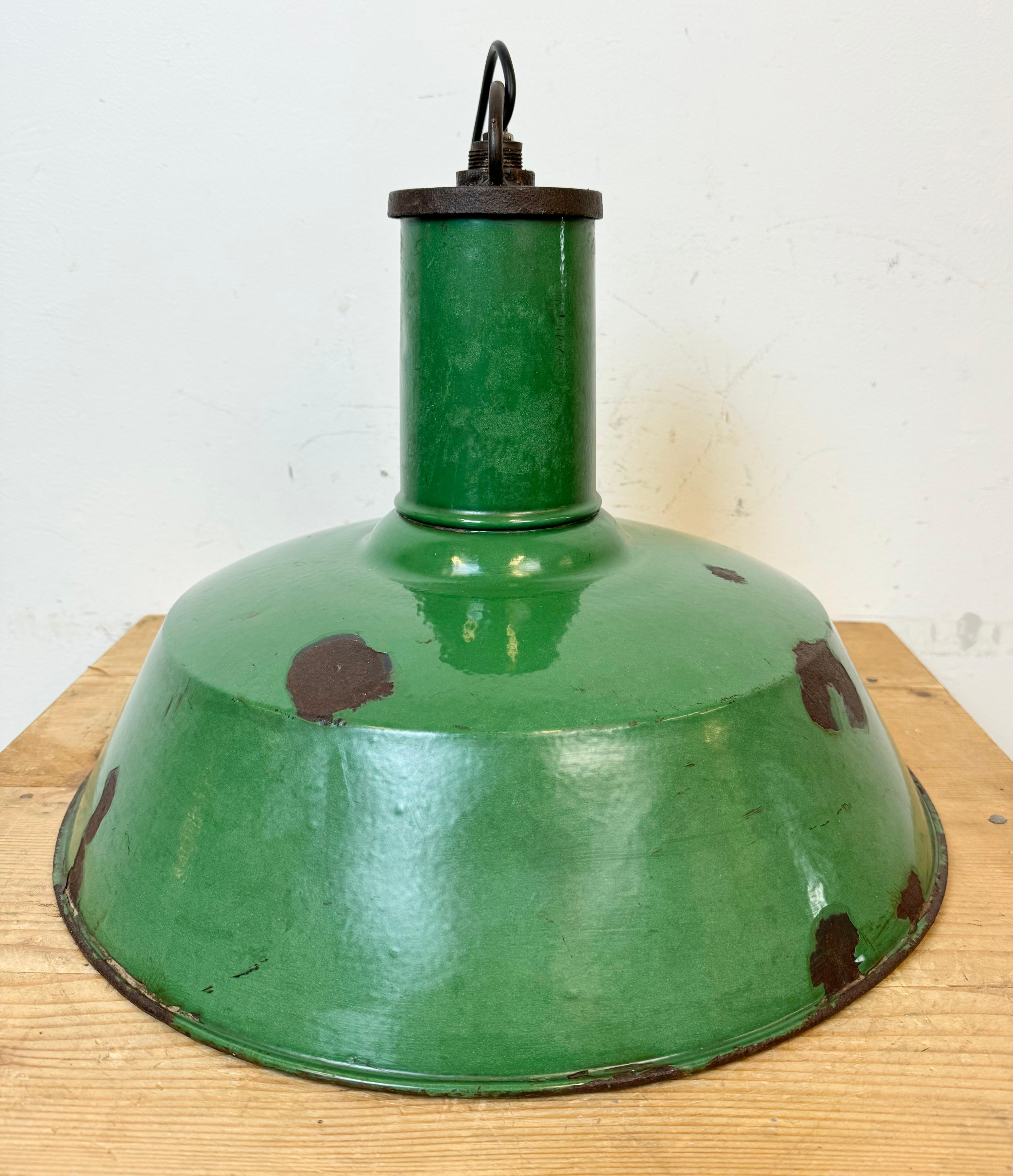 Large Industrial Green Enamel Factory Pendant Lamp from Revo, 1940s For Sale 13
