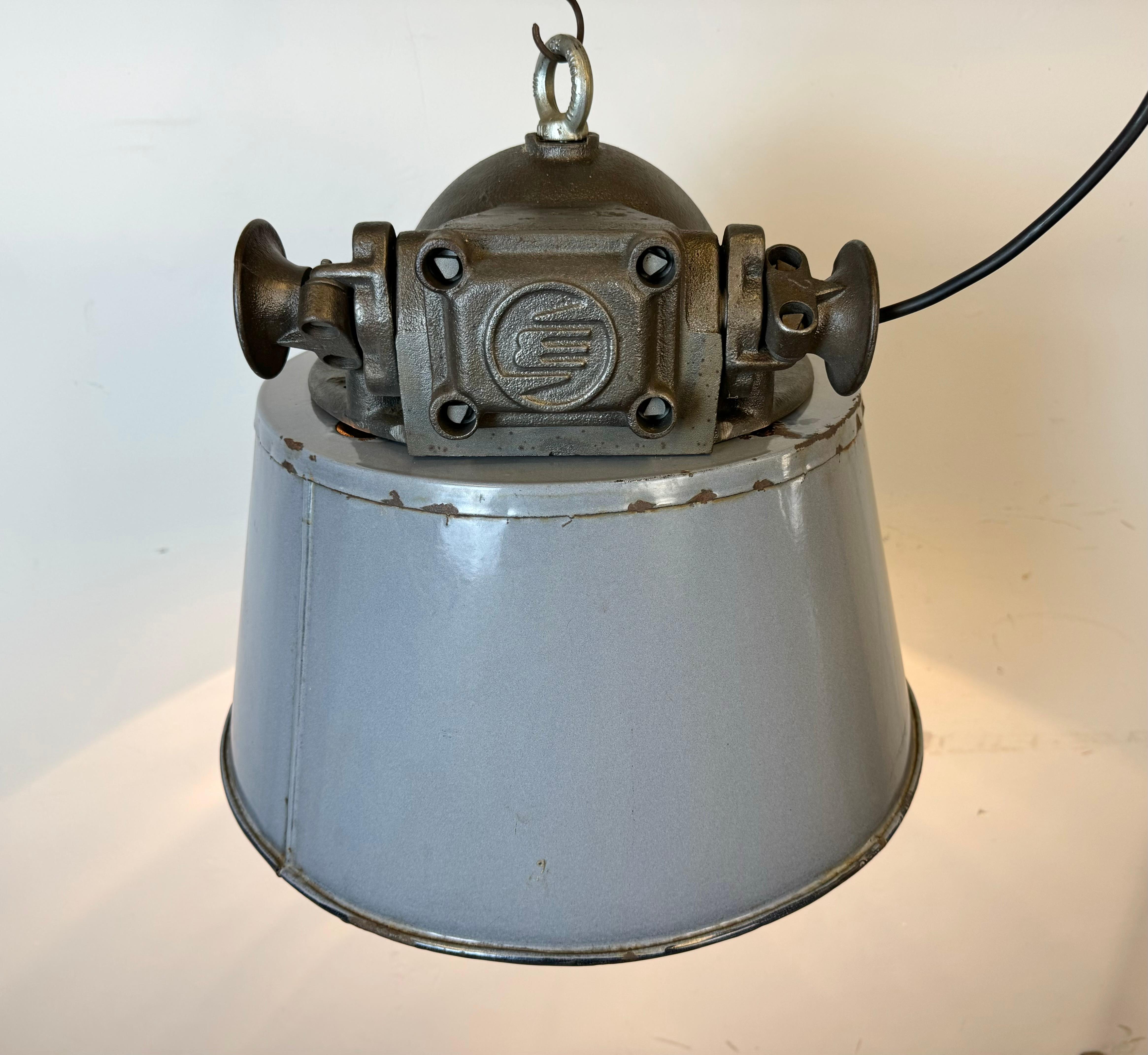 Large Industrial Grey Enamel and Cast Iron Pendant Light, 1960s For Sale 6