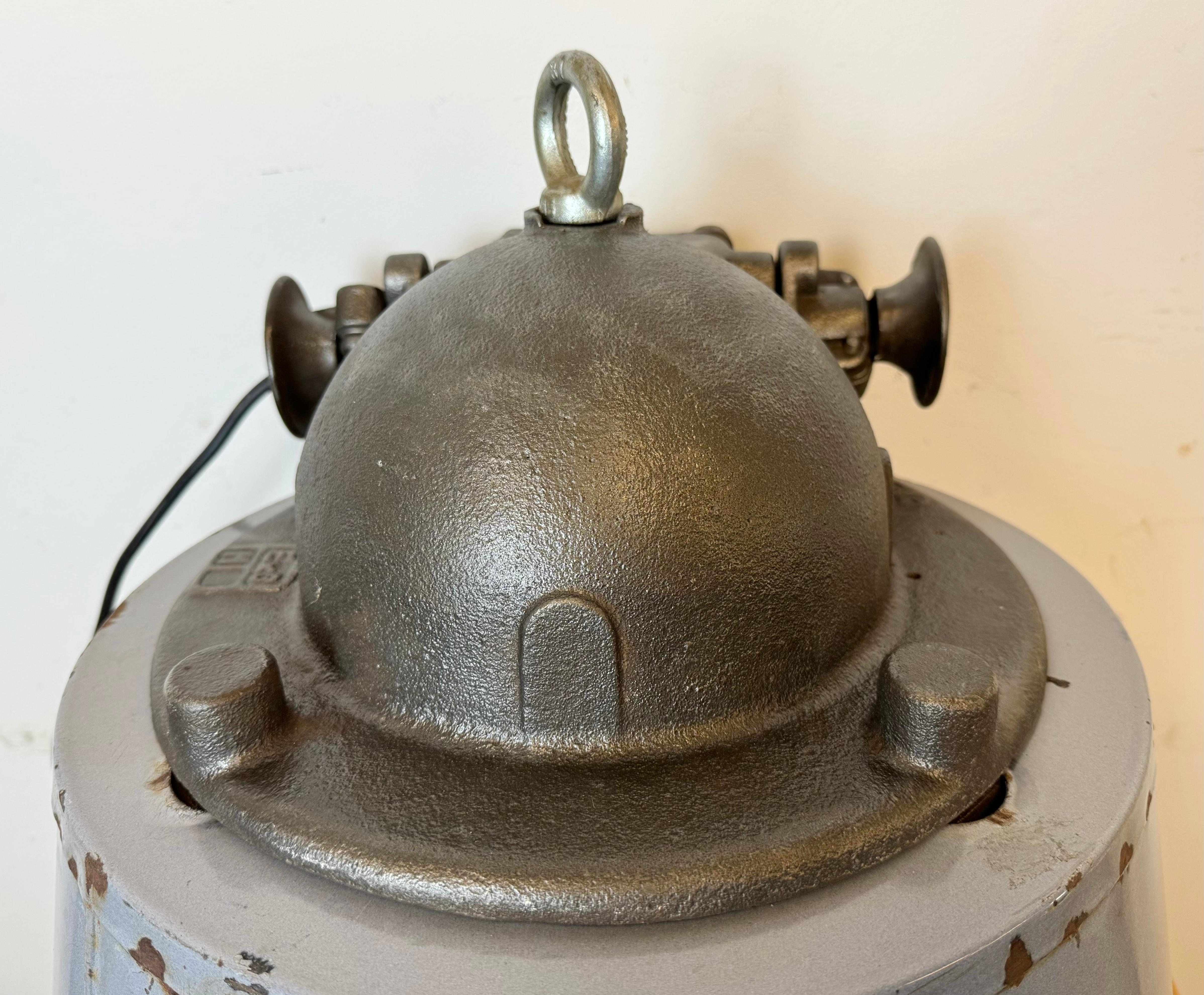 Large Industrial Grey Enamel and Cast Iron Pendant Light, 1960s For Sale 12
