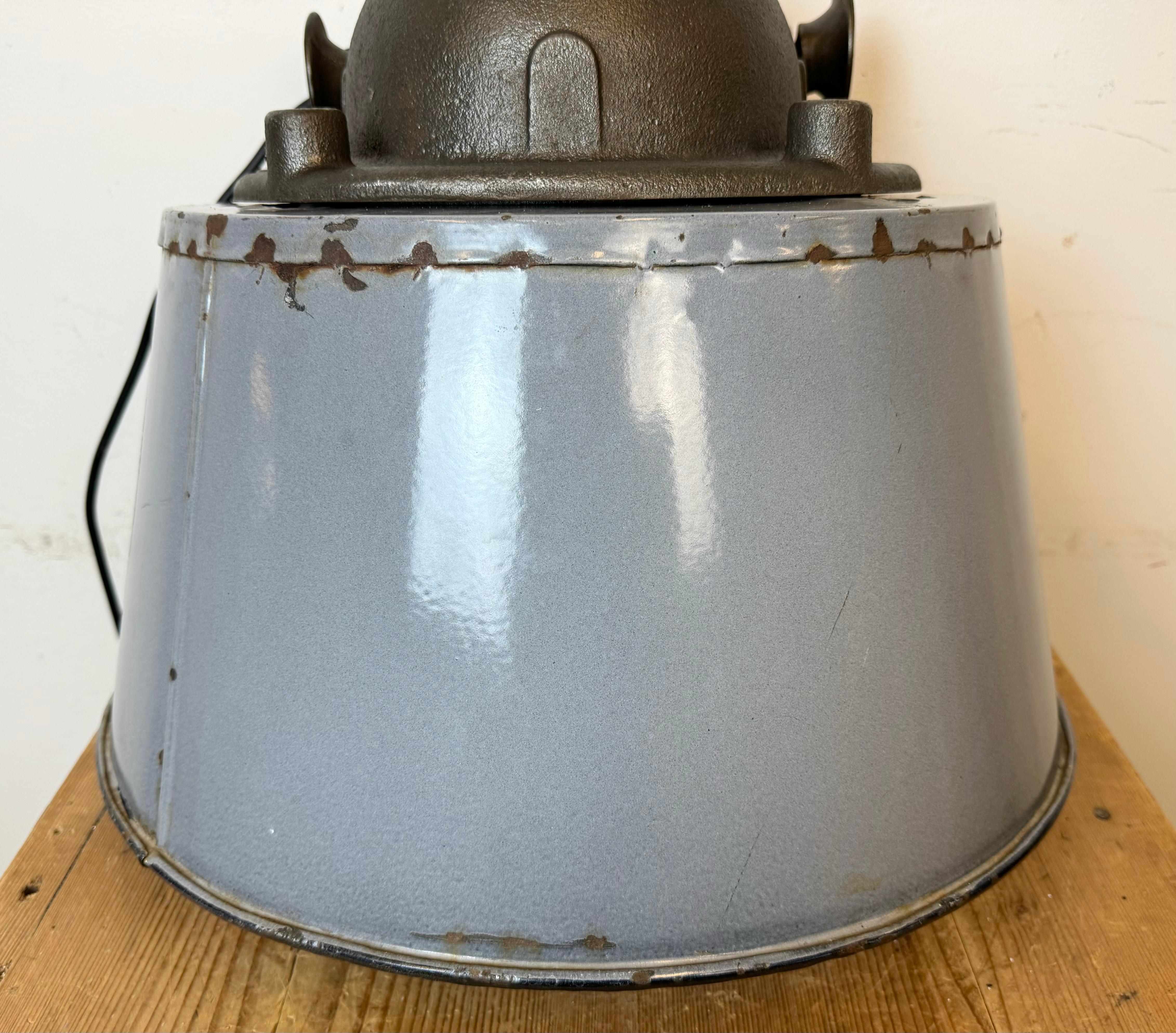 Large Industrial Grey Enamel and Cast Iron Pendant Light, 1960s For Sale 13