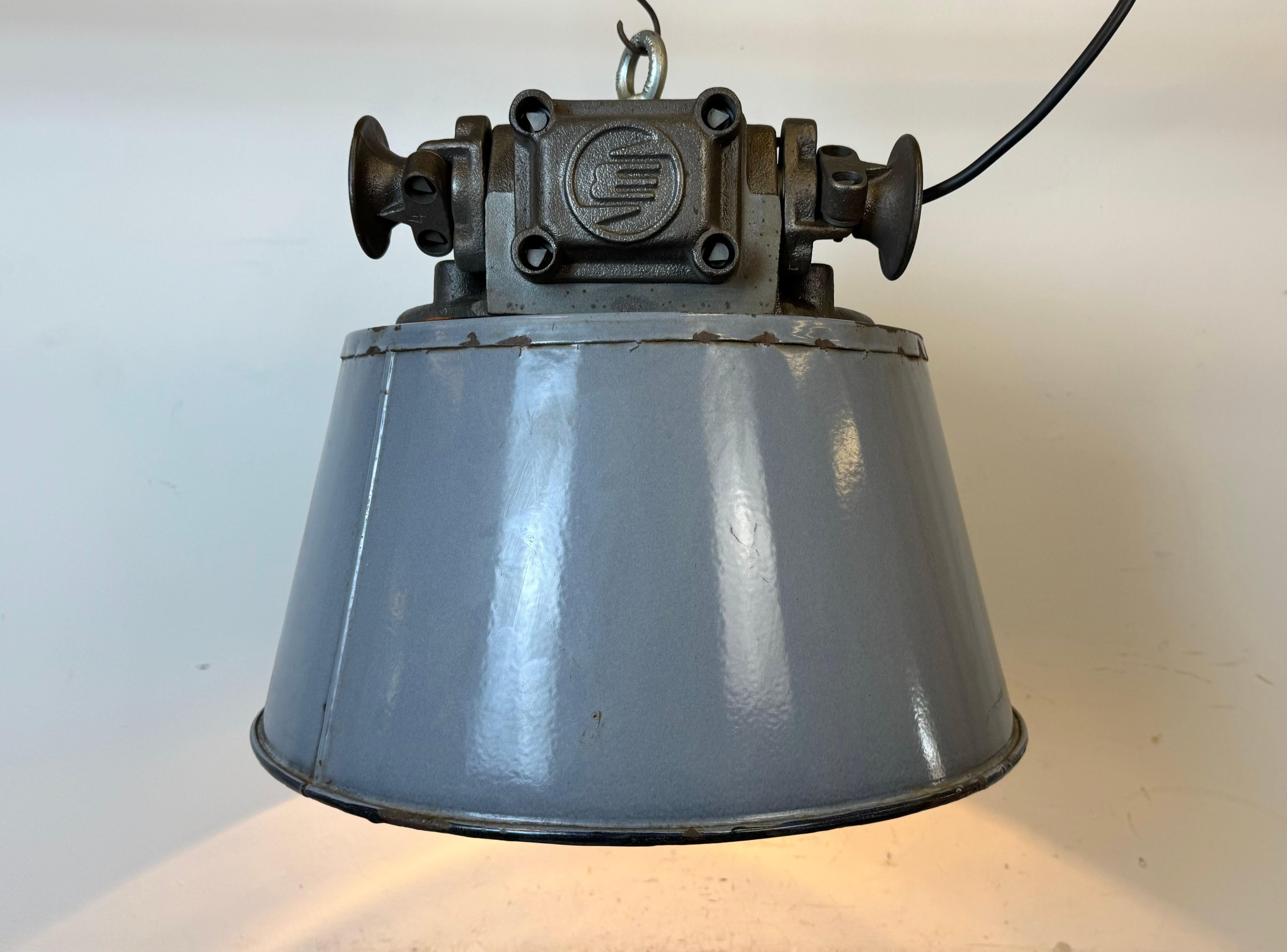 Large Industrial Grey Enamel and Cast Iron Pendant Light, 1960s For Sale 4
