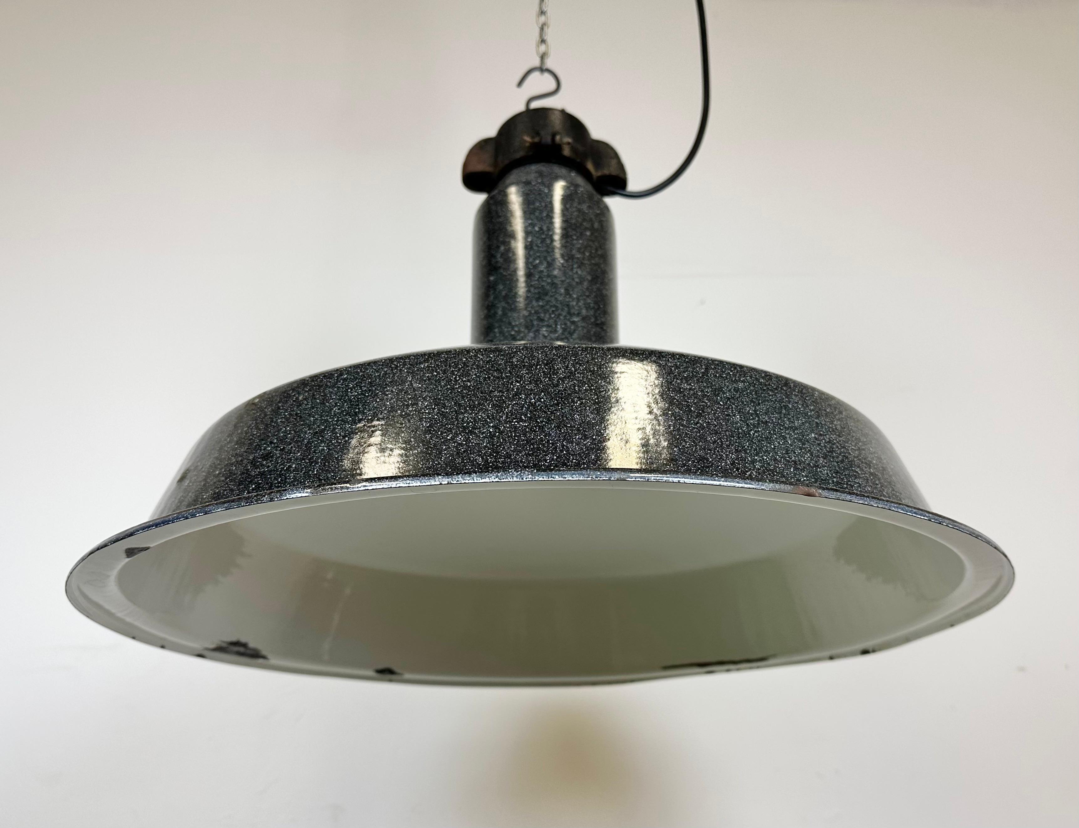 Large Industrial Grey Enamel Factory Lamp with Cast Iron Top, 1960s For Sale 5
