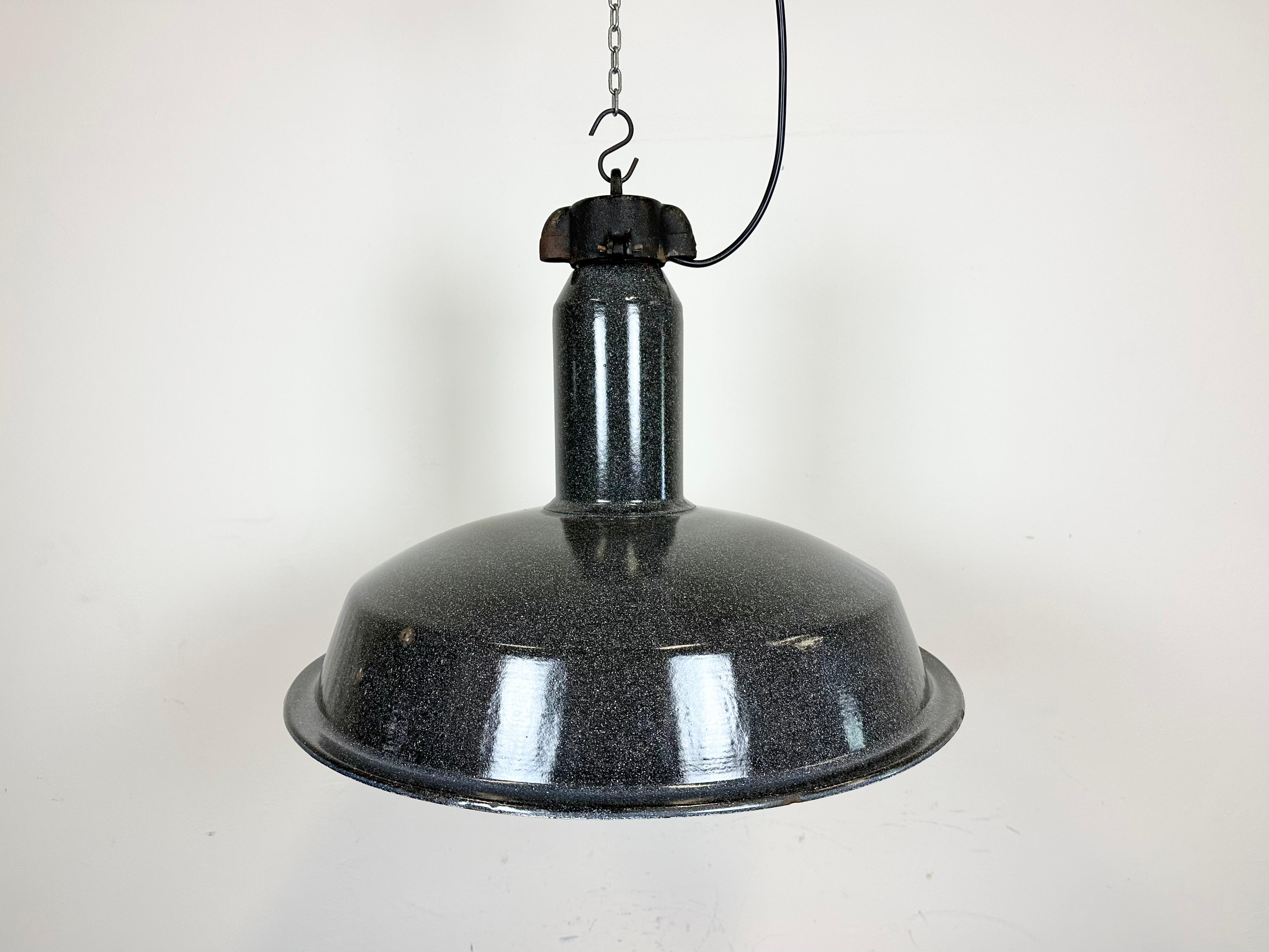 Industrial dark grey enamel pendant light made by Elektrosvit in former Czechoslovakia during the 1960s. White enamel inside the shade. Cast iron top. The porcelain socket requires standard E 27/ E26 light bulbs. New wire. Fully functional. The