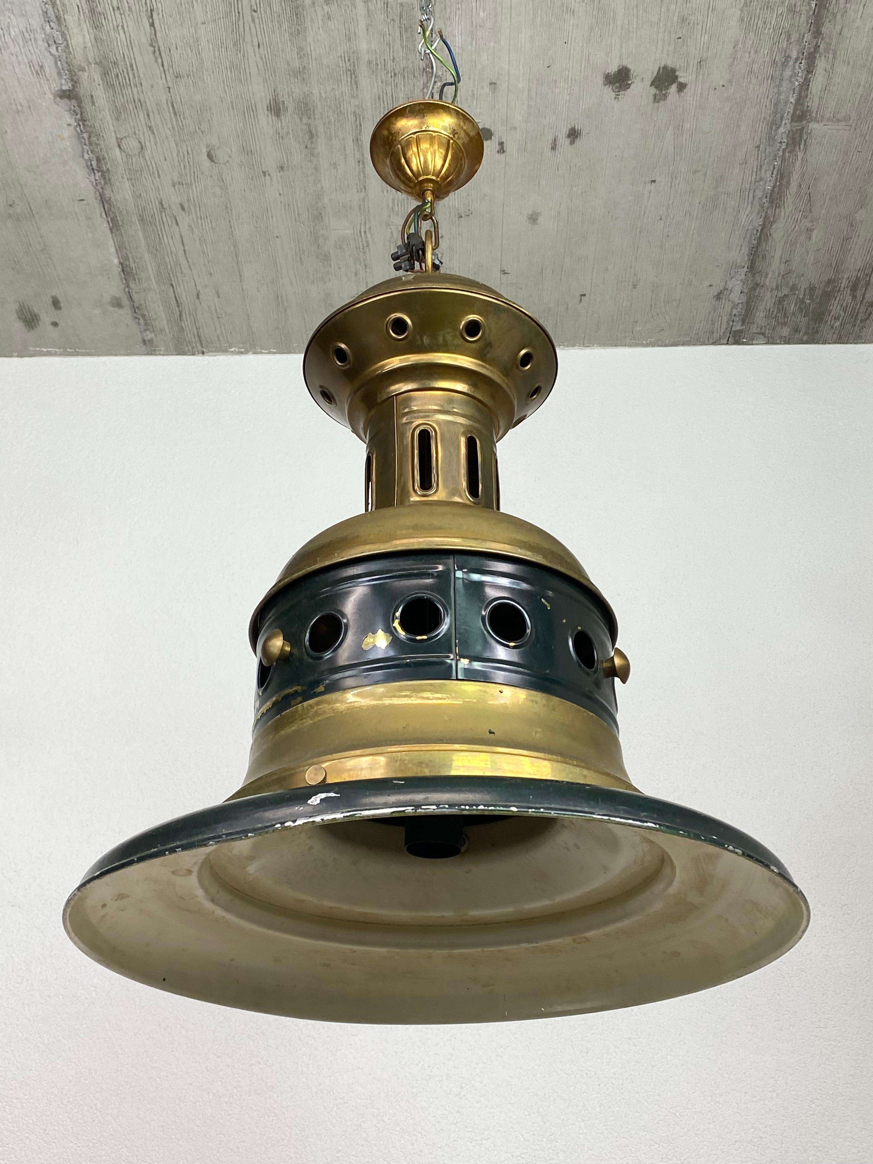 Grande lampada industriale a sospensione
