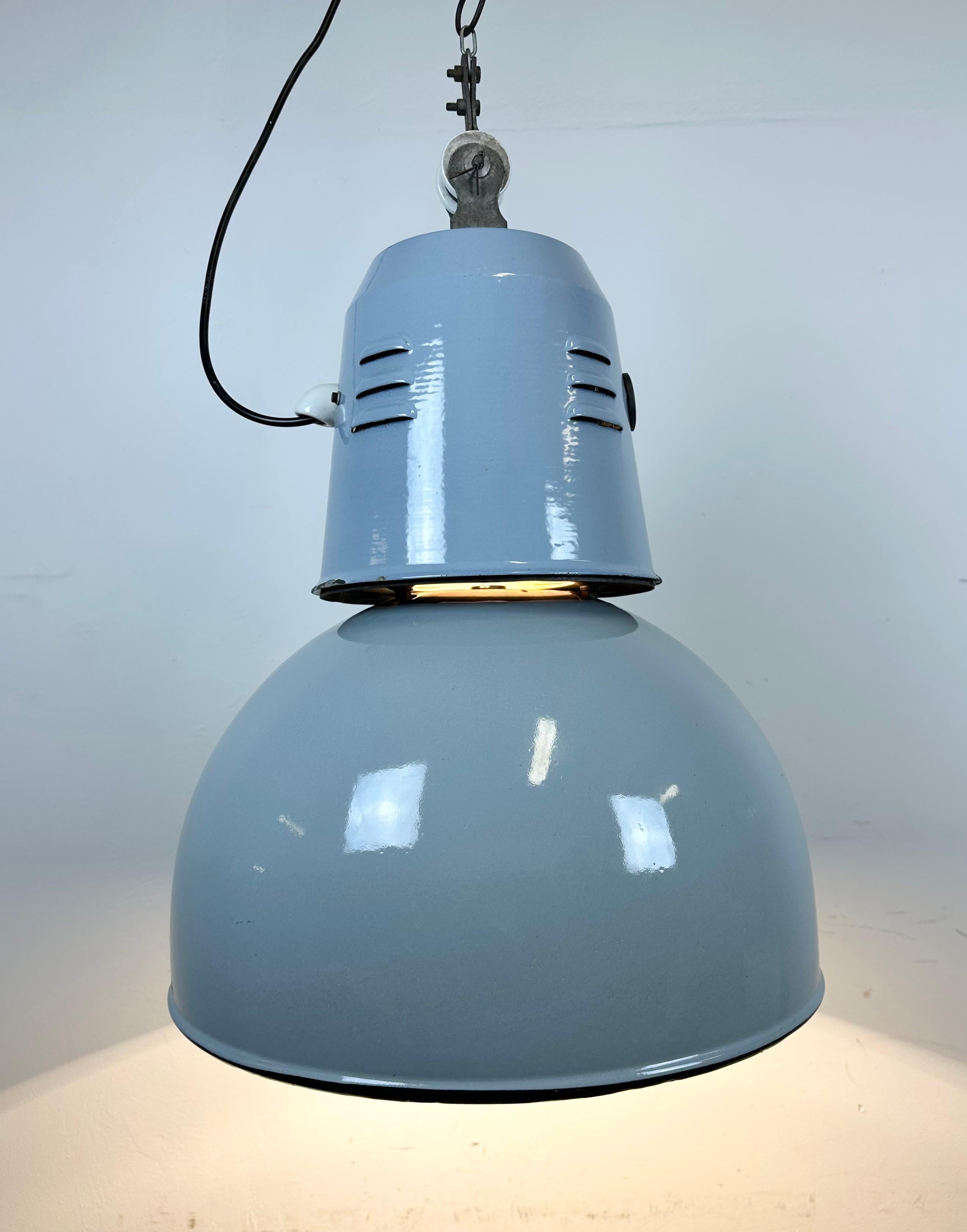 Large Industrial Italian Grey Enamel Lamp from Cariboni, 1970s For Sale 7