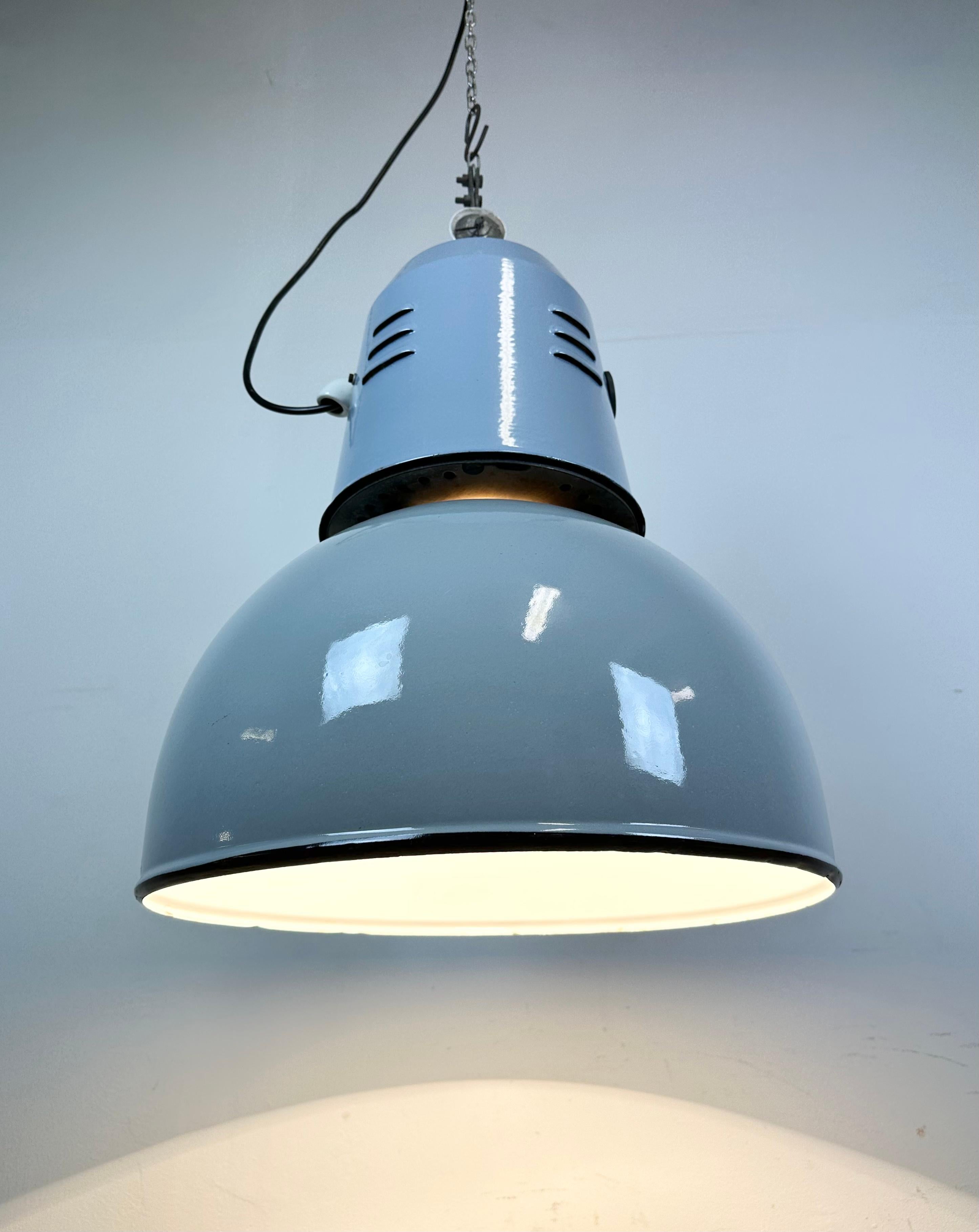Large Industrial Italian Grey Enamel Lamp from Cariboni, 1970s For Sale 8