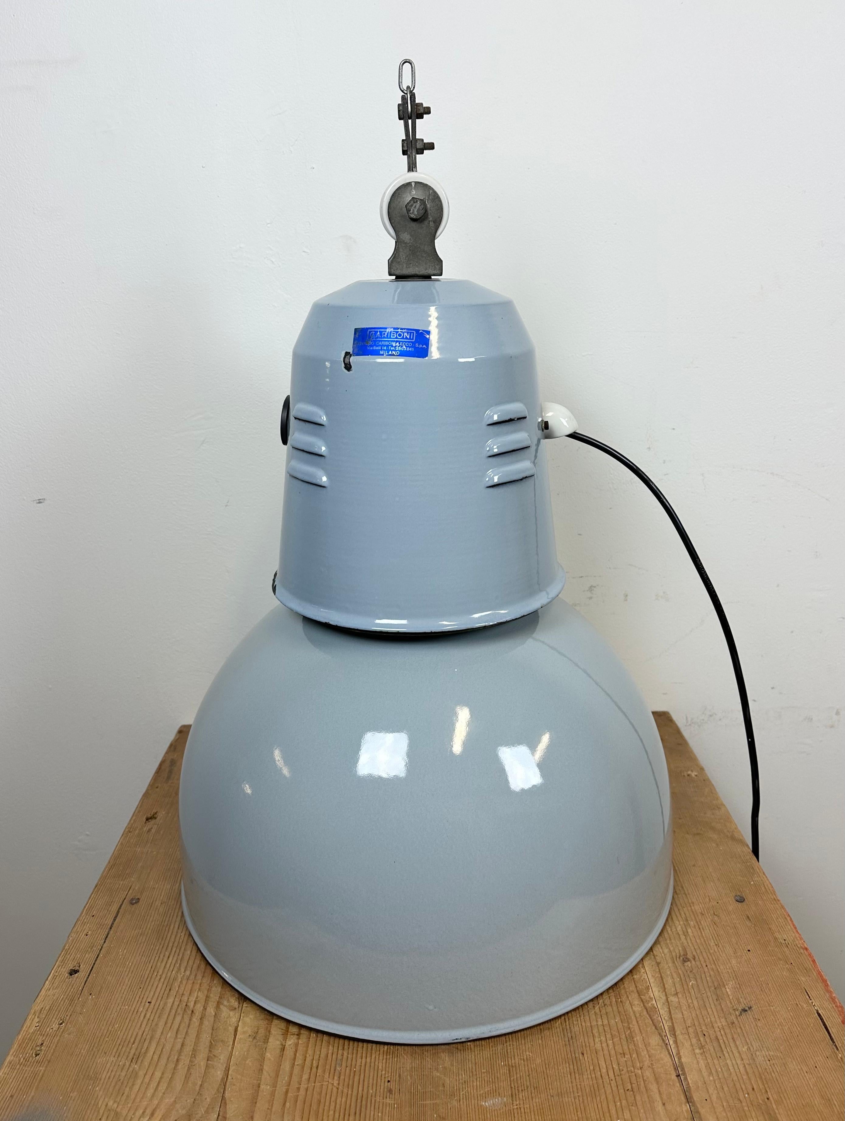 Large Industrial Italian Grey Enamel Lamp from Cariboni, 1970s For Sale 9