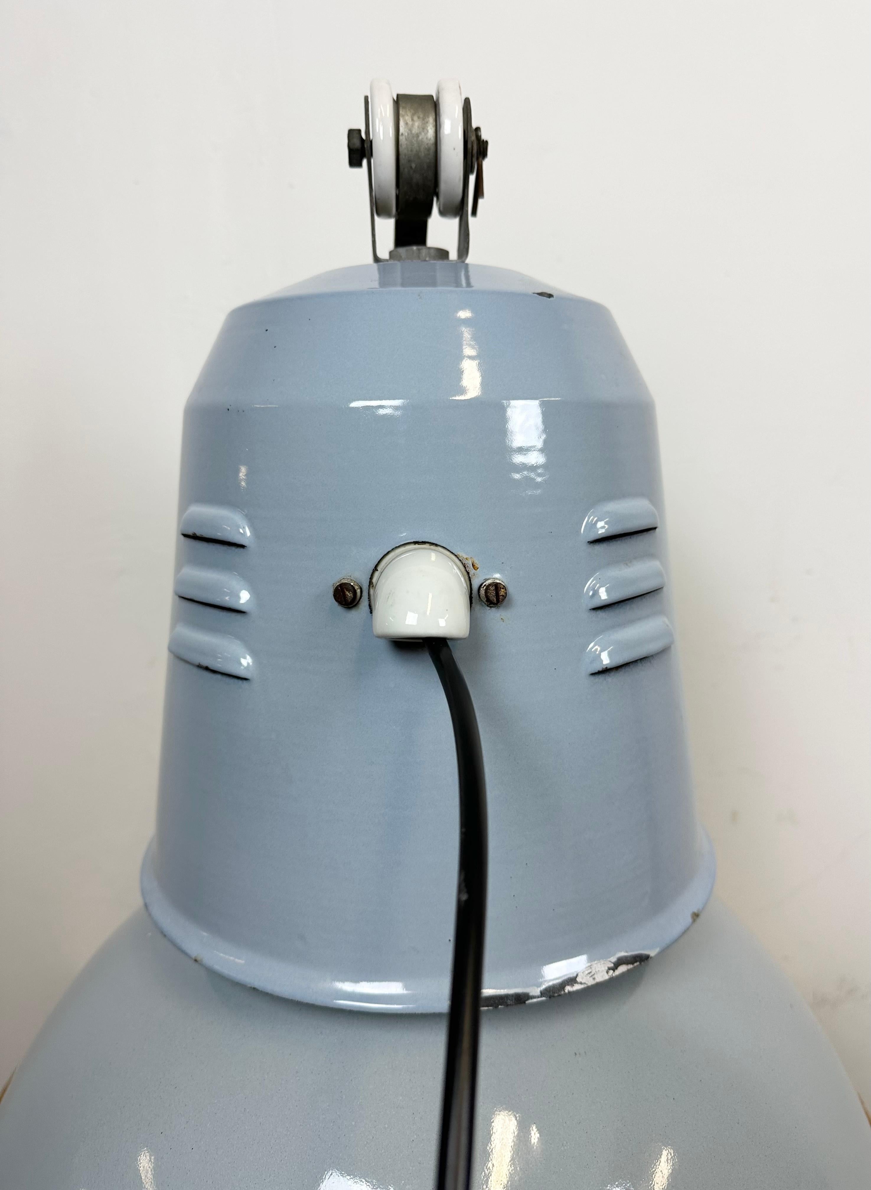 Large Industrial Italian Grey Enamel Lamp from Cariboni, 1970s For Sale 12