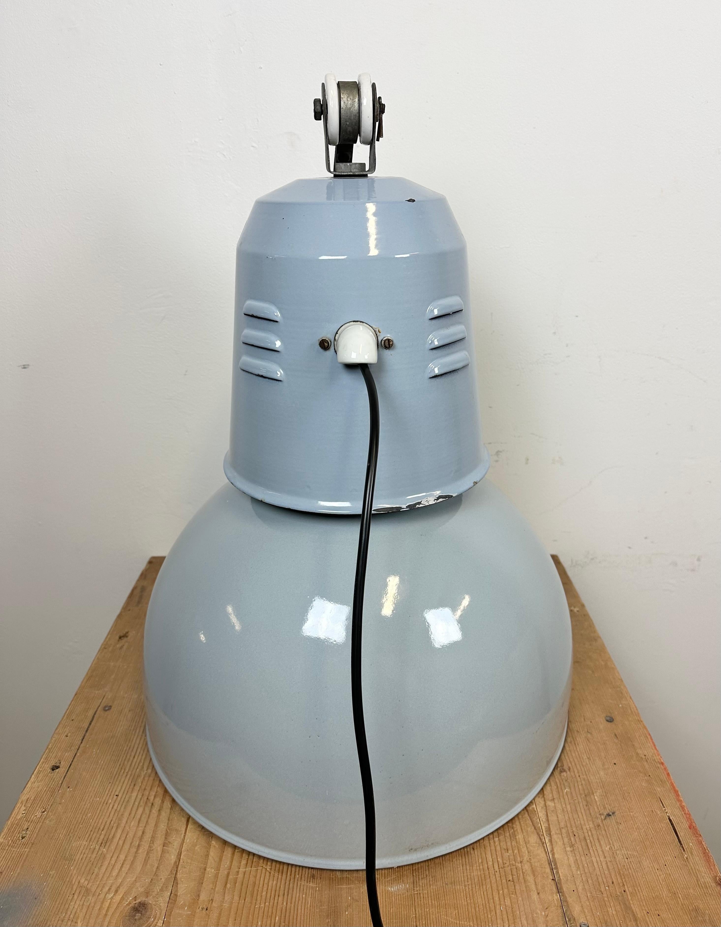 Large Industrial Italian Grey Enamel Lamp from Cariboni, 1970s For Sale 13