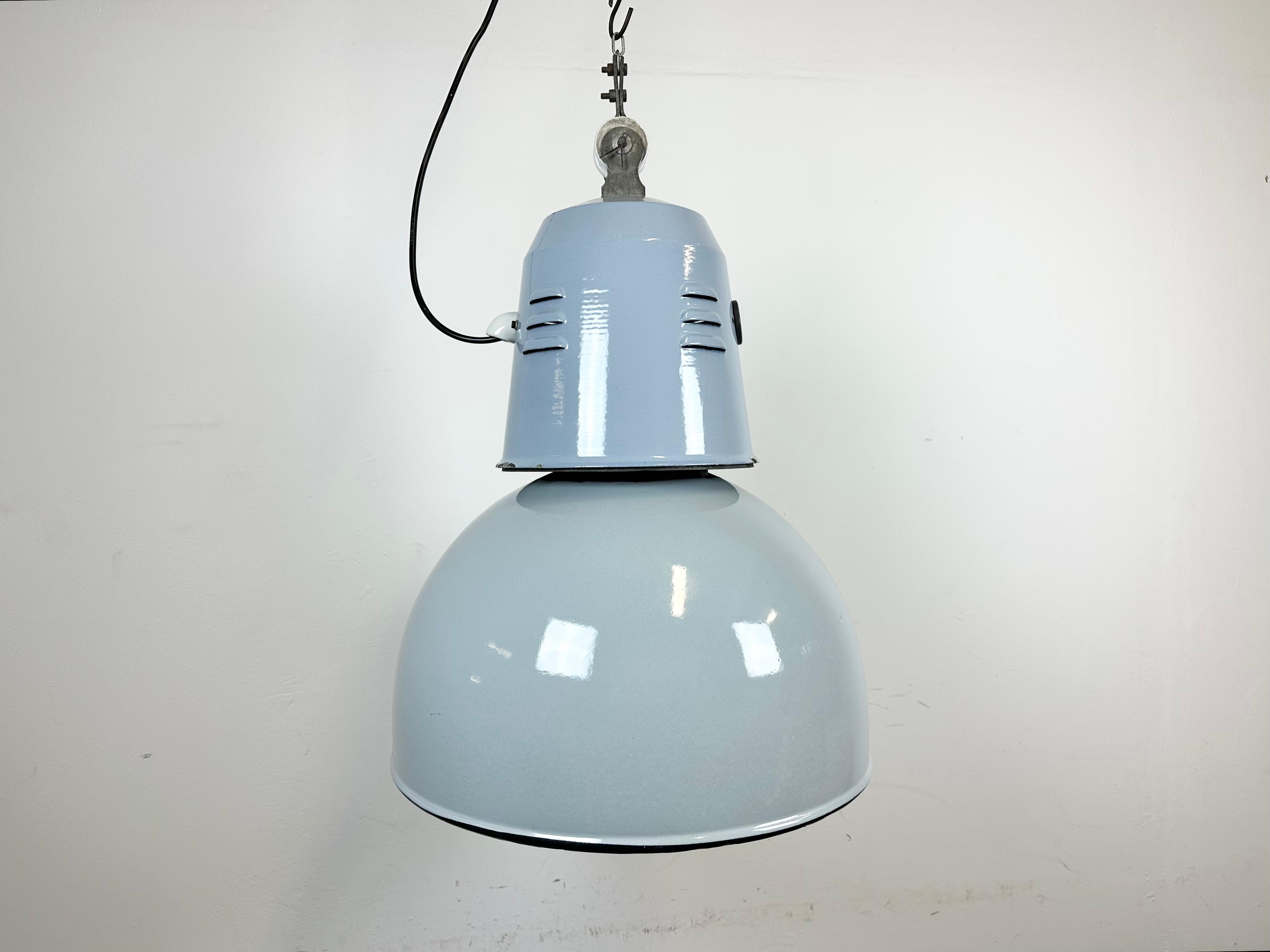 Large grey industrial pendant light produced by Cariboni Milano in Italy during the 1970s. It features a grey enamel body with white enamel interior and an iron top.
New porcelain socket requires E 27/ E26 light bulbs. New wire. The weight of the