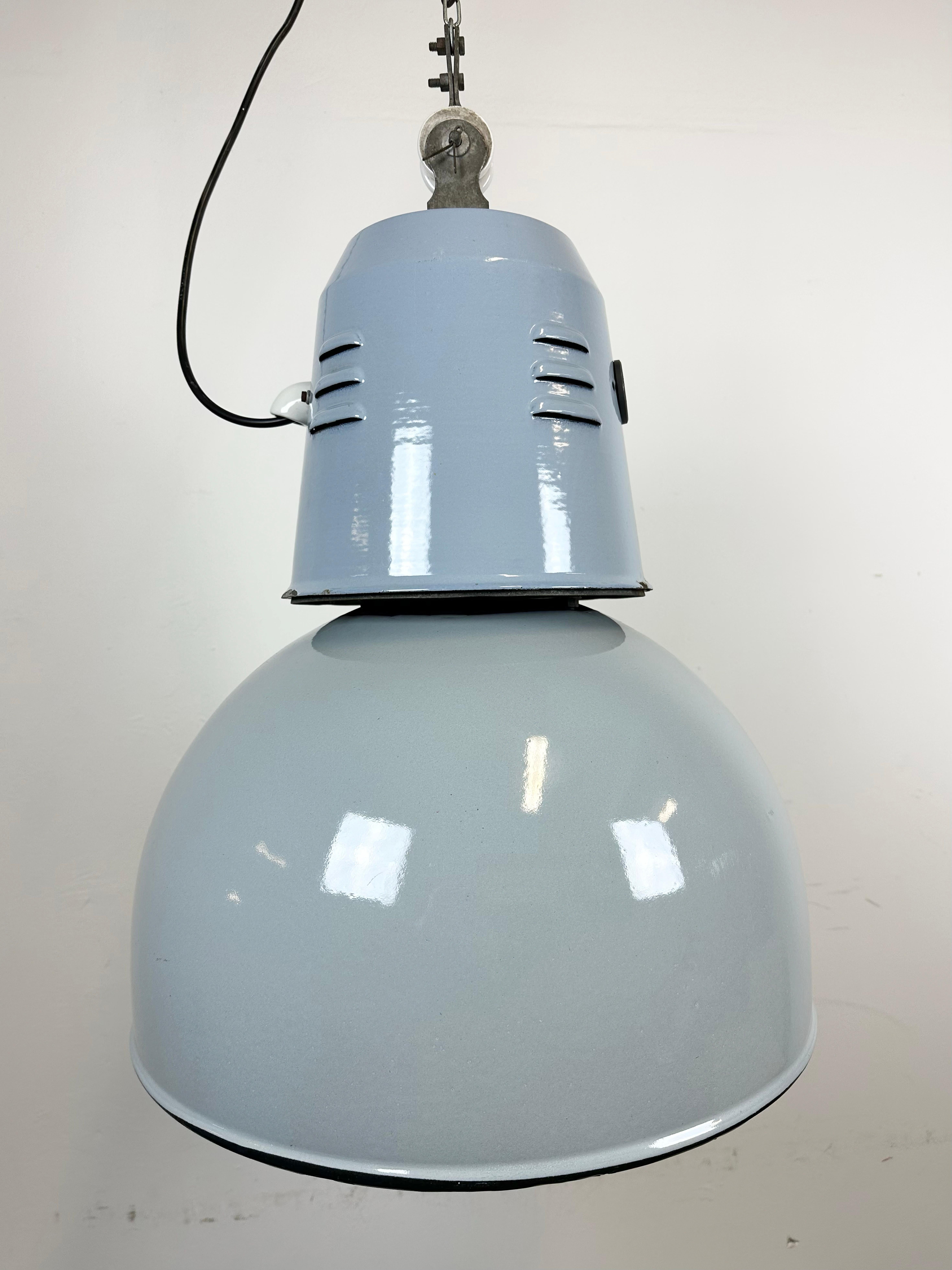 Large Industrial Italian Grey Enamel Lamp from Cariboni, 1970s In Good Condition For Sale In Kojetice, CZ
