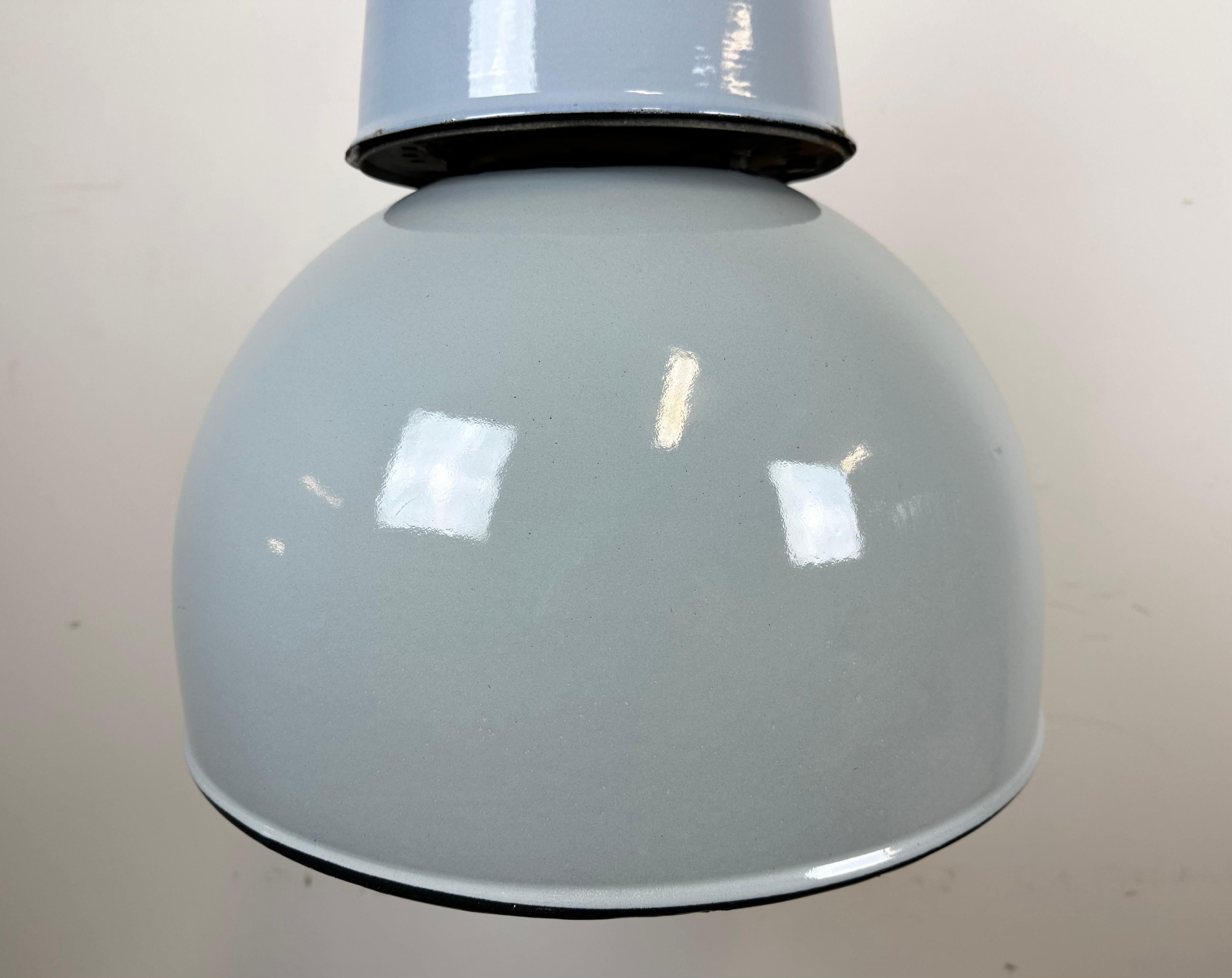 Large Industrial Italian Grey Enamel Lamp from Cariboni, 1970s For Sale 3