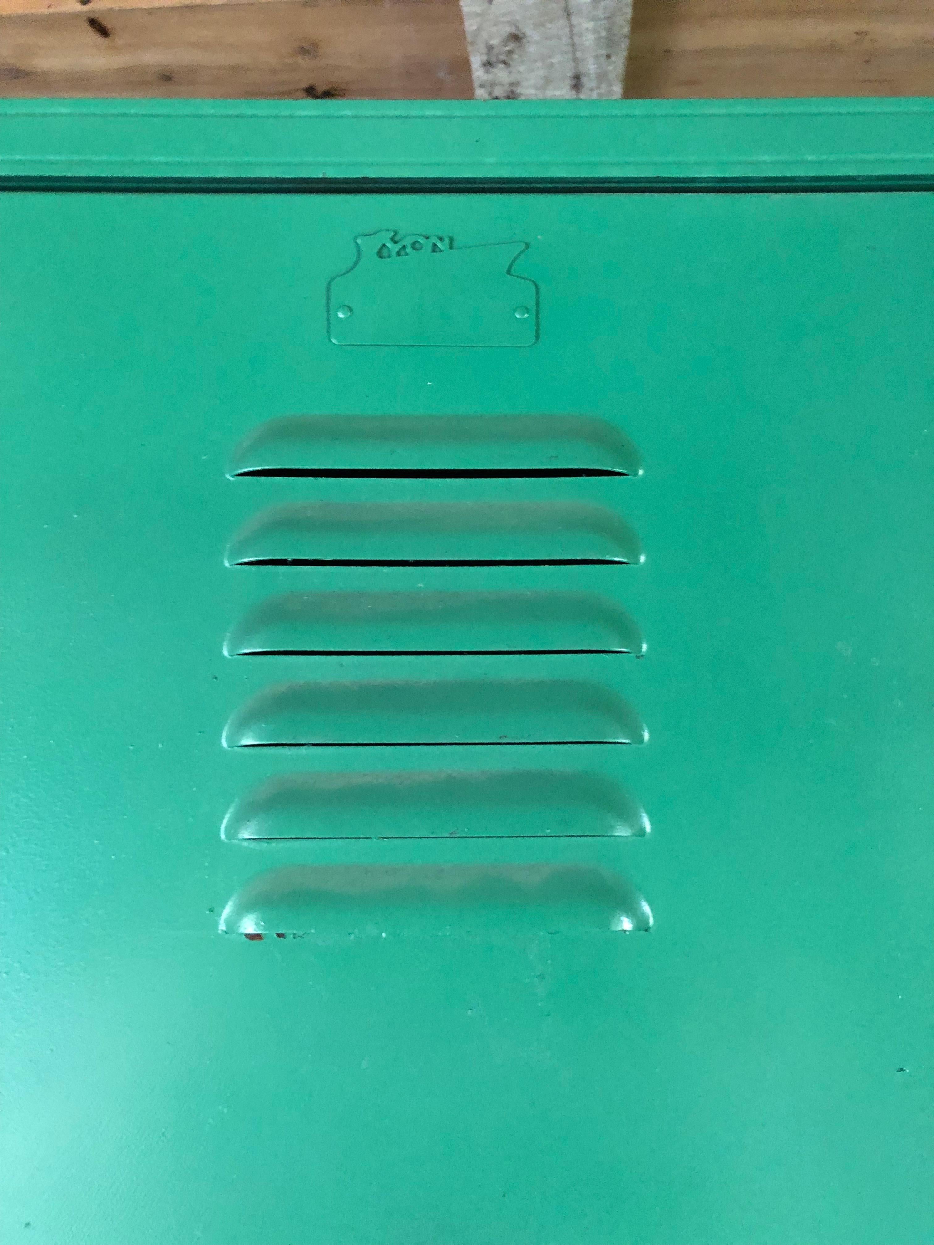 Large Industrial Kelly Green Locker Cabinet In Good Condition In Hopewell, NJ