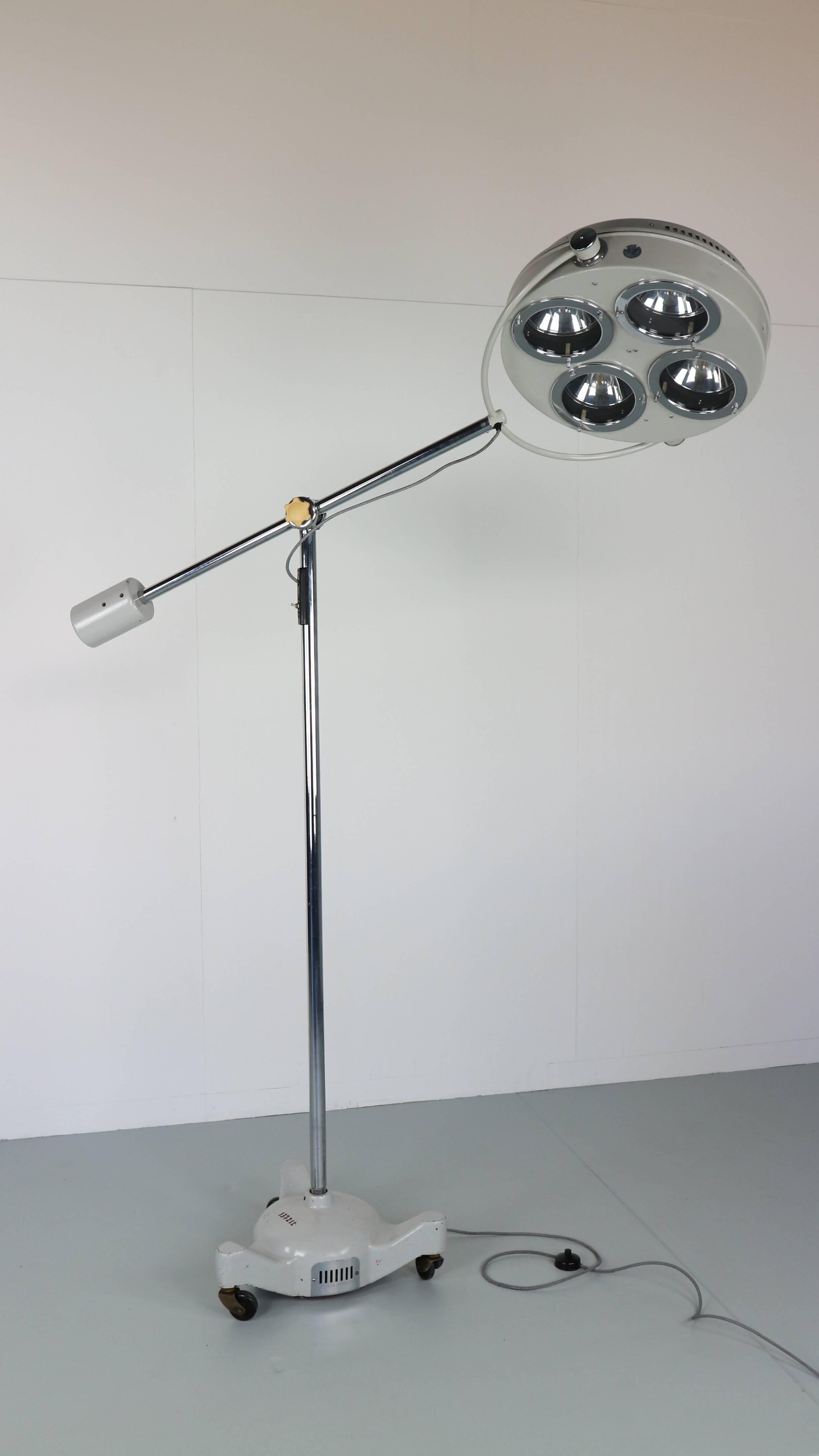 This hospital floor lamp was used for surgery, is made from white] lacquered steel, and is fully functioning.
The lamp is rewired and shows 4x E27 sockets, the arm and shade can be moved.
Ready for use in the USA. Comes with an adapter for use in