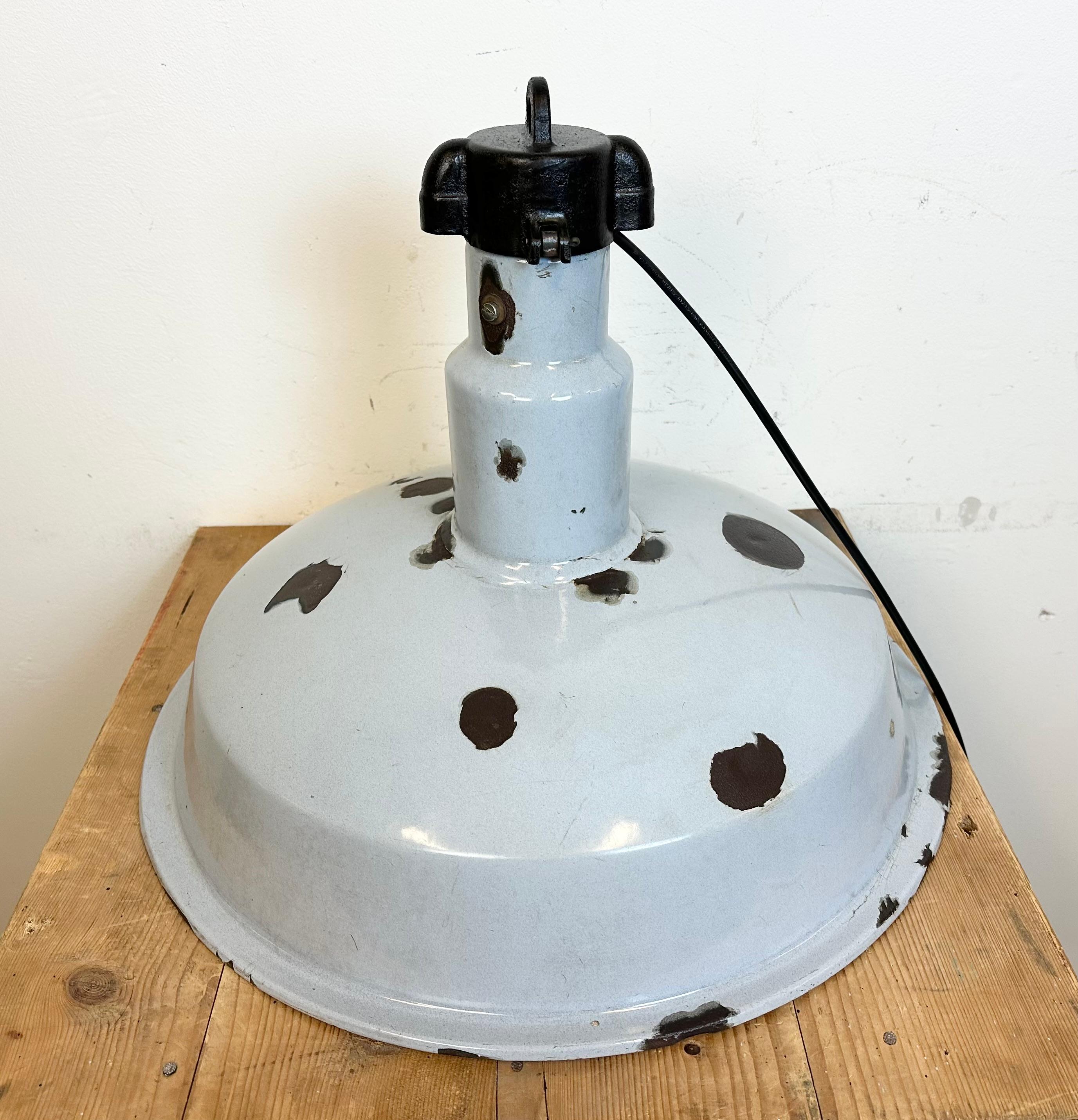 Large Industrial Midcentury Grey Enamel Factory Lamp, 1950s For Sale 5