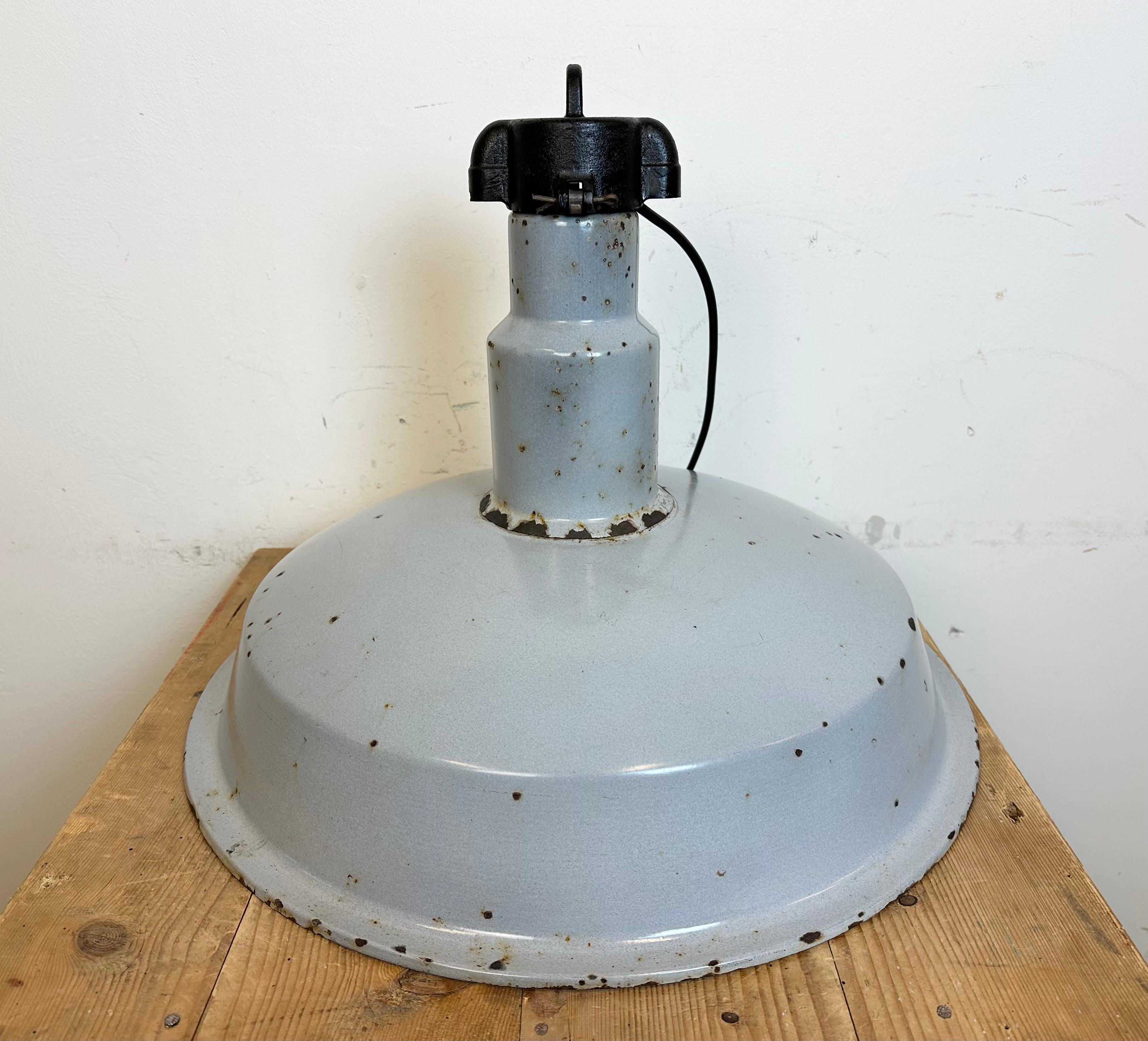 Large Industrial Midcentury Grey Enamel Factory Lamp, 1950s For Sale 6