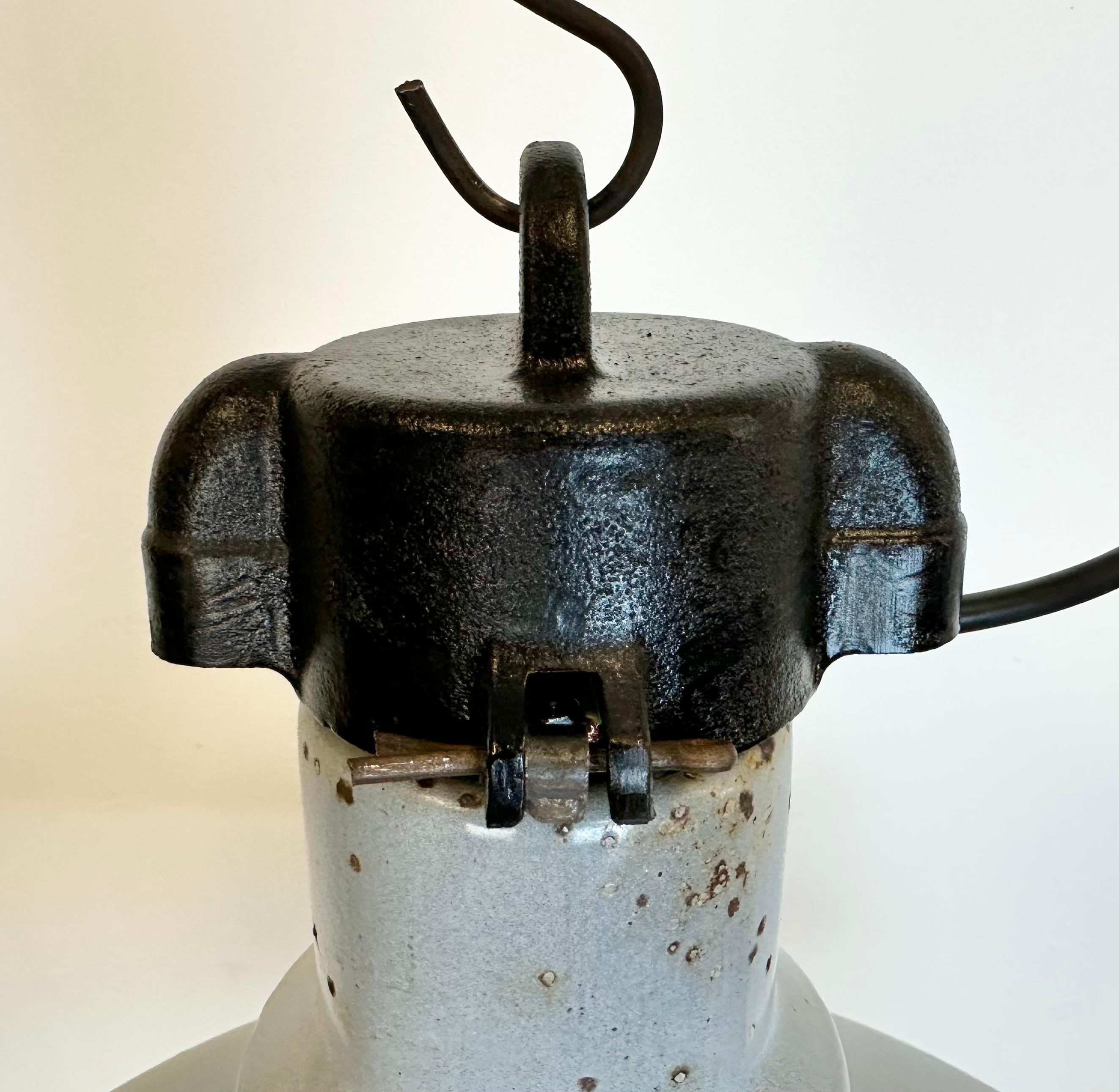 Large Industrial Midcentury Grey Enamel Factory Lamp, 1950s For Sale 1
