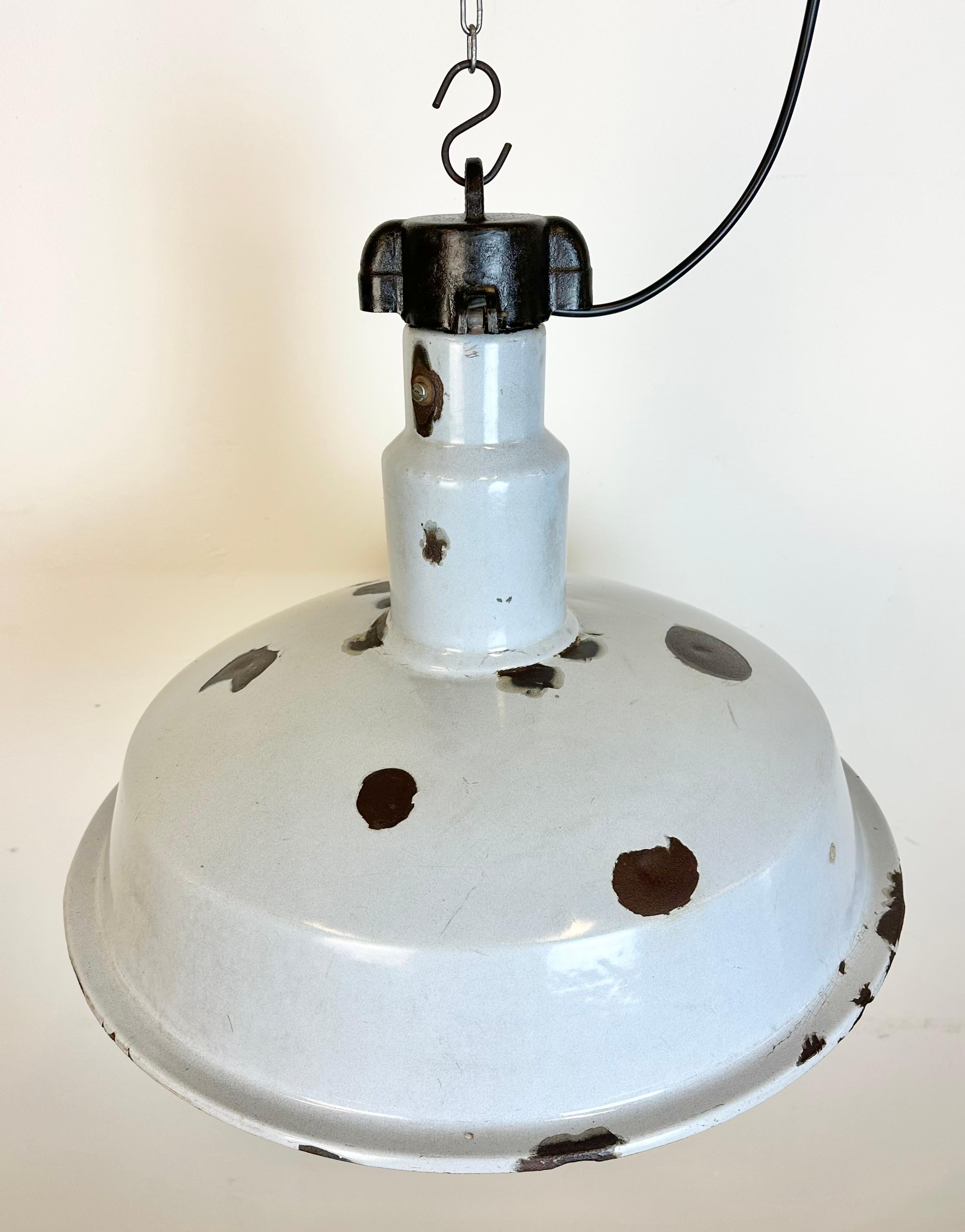 Large Industrial Midcentury Grey Enamel Factory Lamp, 1950s For Sale 1