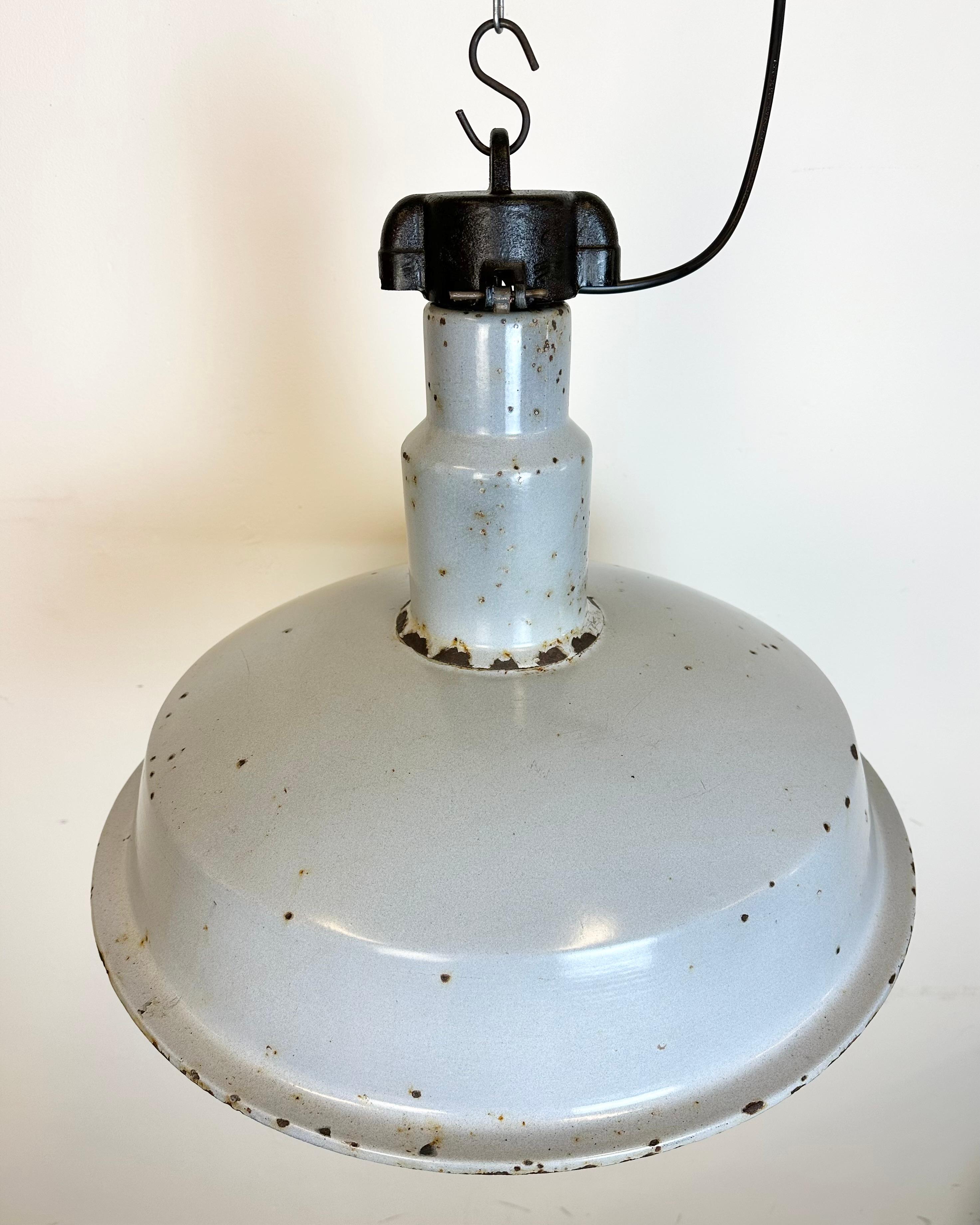 Large Industrial Midcentury Grey Enamel Factory Lamp, 1950s For Sale 2