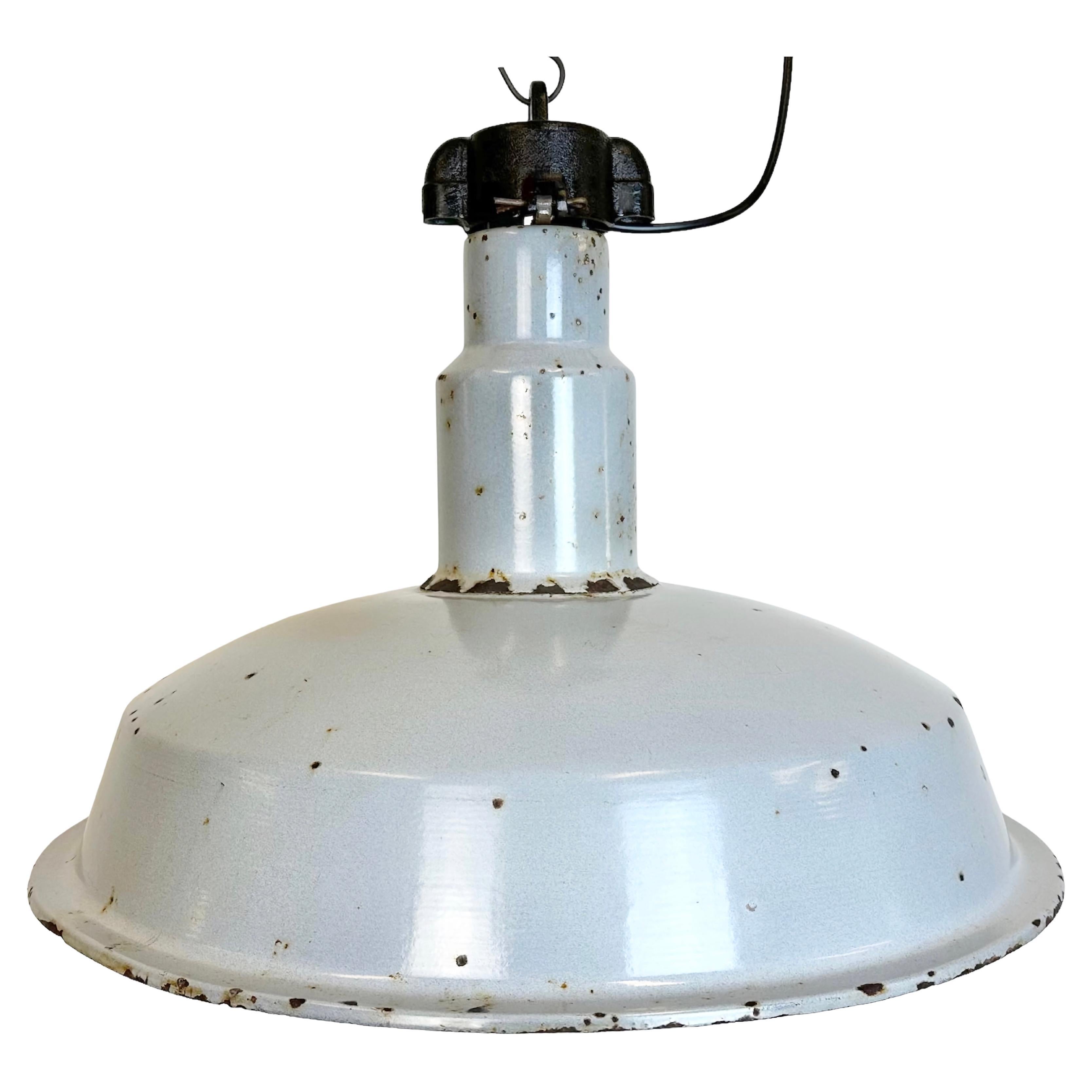 Grande lampe d'usine industrielle du milieu du siècle en émail gris, années 1950