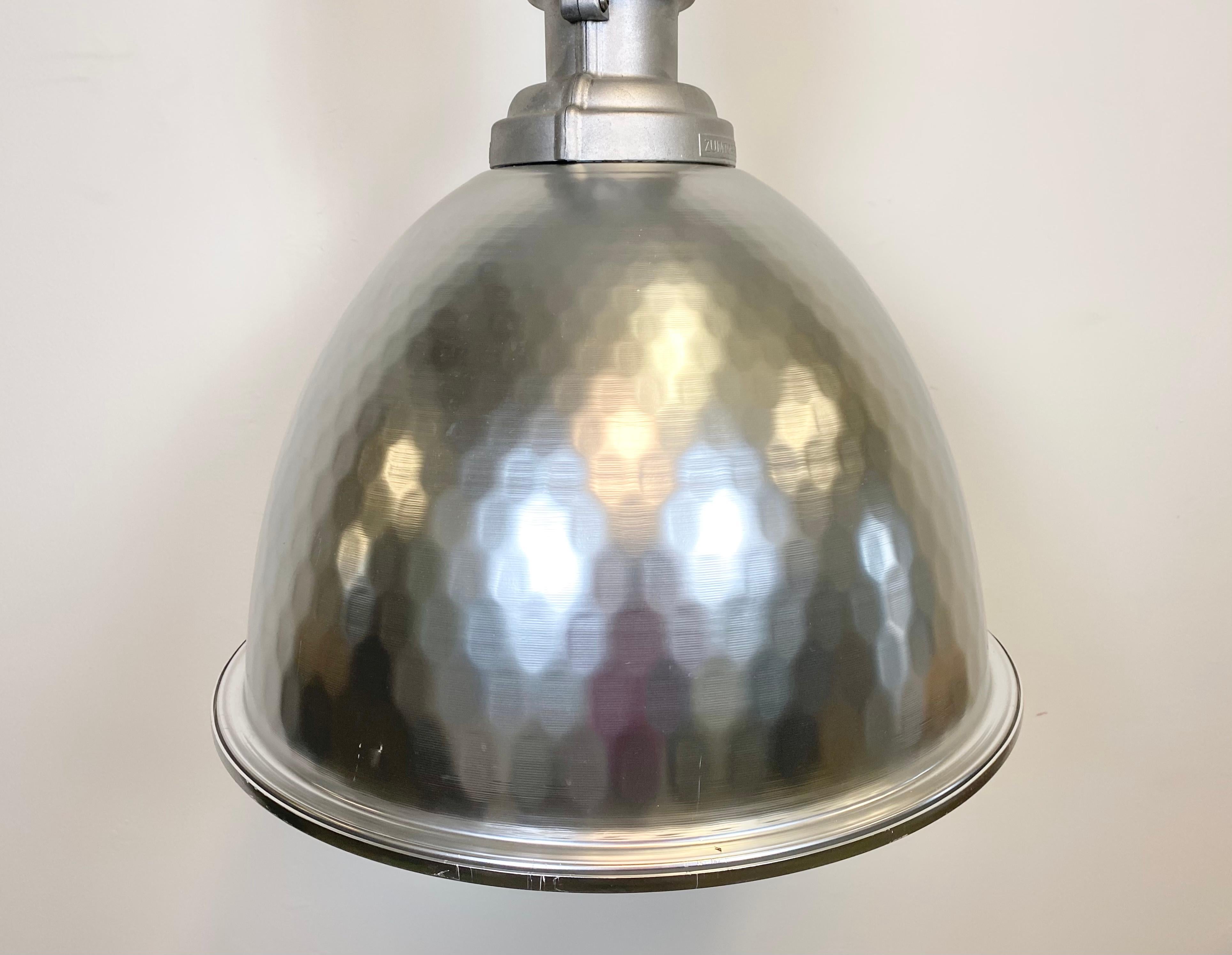 Grande lampada a sospensione industriale di Charles Keller per Zumtobel Staff, 1990 in vendita 5