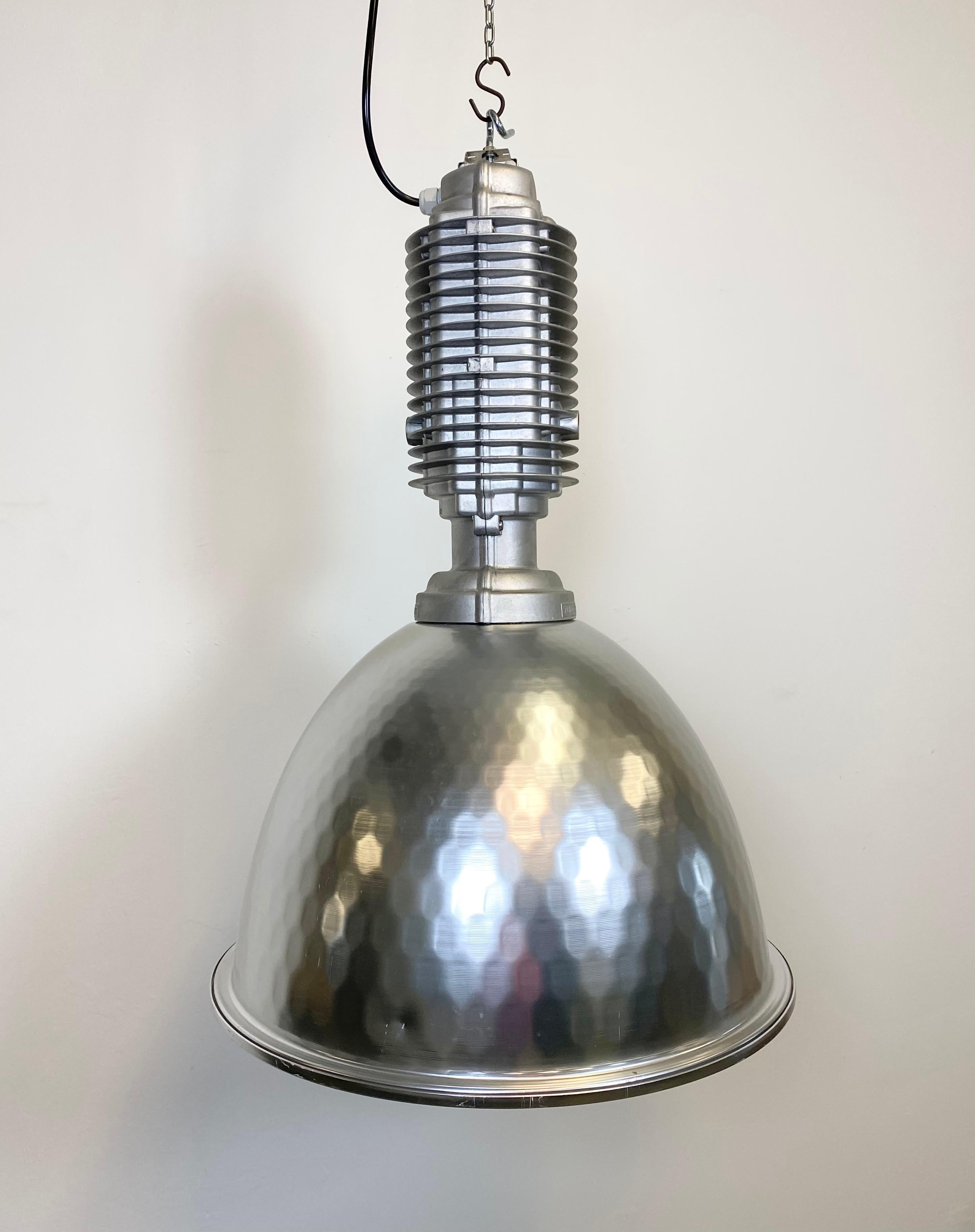 This industrial pendant light was designed by Charles Keller for Zumtobel Staff and was used in factories. It features cast aluminum top, aluminium shade, socket for E27 light bulbs and new wire. It weighs 5,5 kg. The diameter is 54 cm.