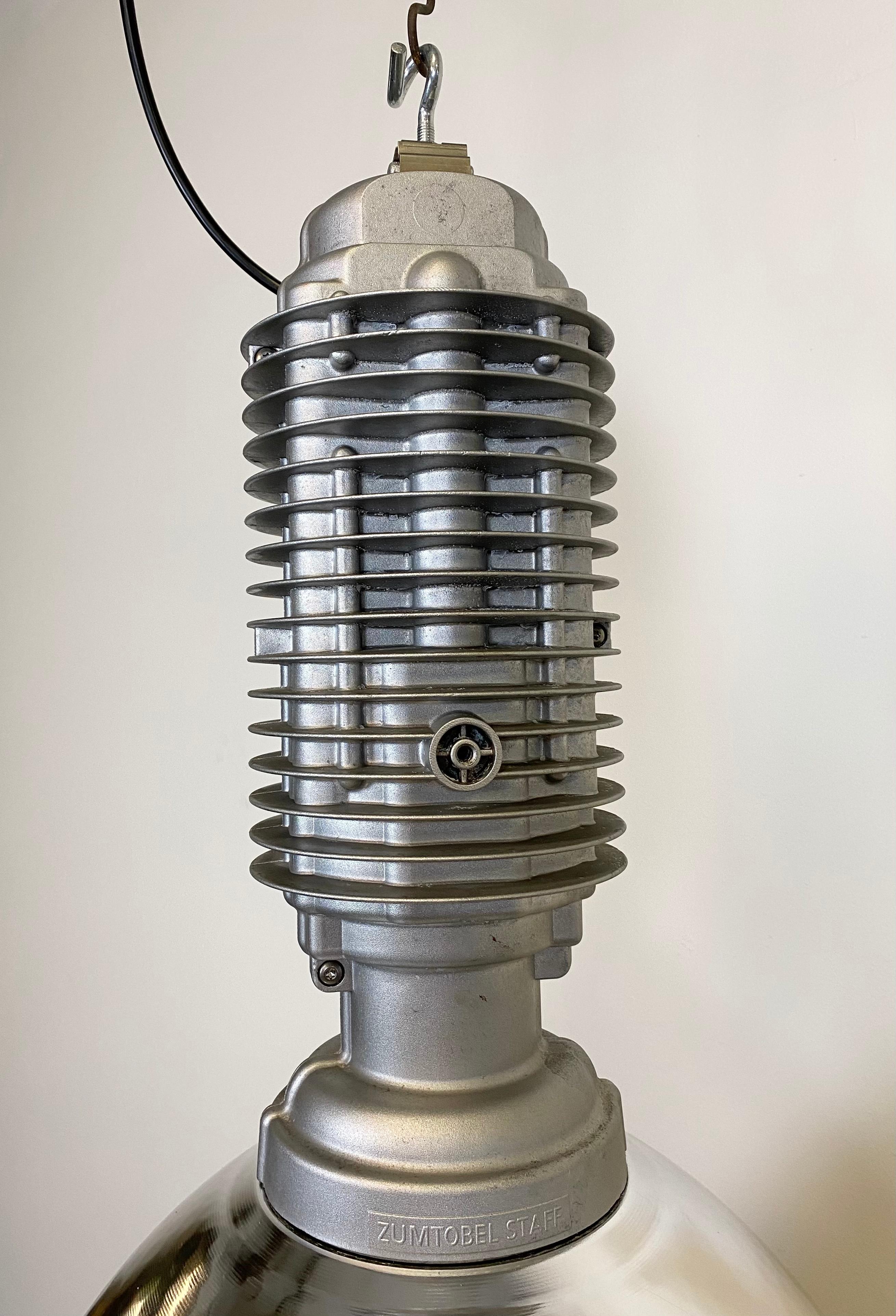 Austriaco Grande lampada a sospensione industriale di Charles Keller per Zumtobel Staff, 1990 in vendita