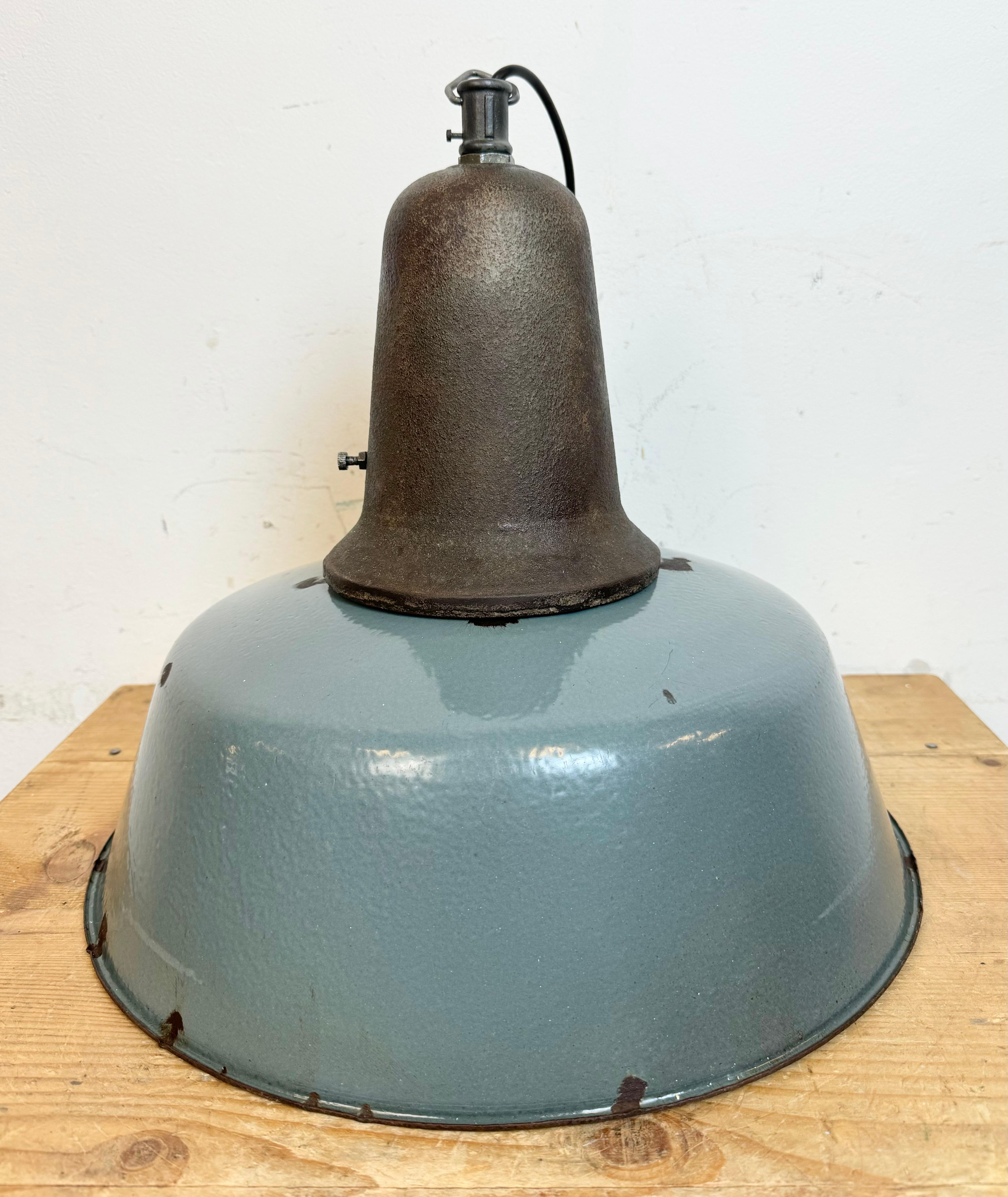 Large Industrial Grey Enamel Factory Lamp with Cast Iron Top, 1960s For Sale 9