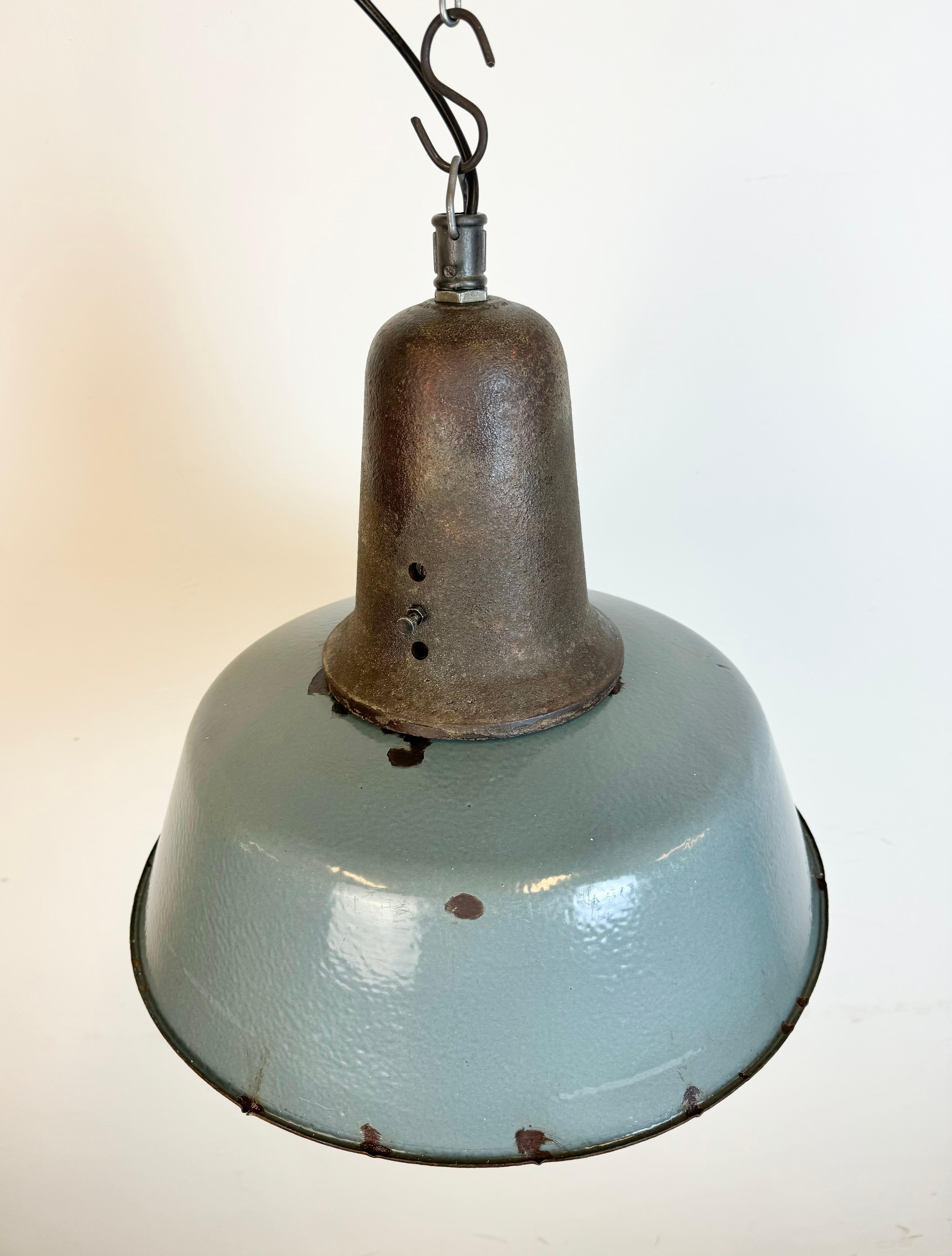 Large Industrial Grey Enamel Factory Lamp with Cast Iron Top, 1960s For Sale 3