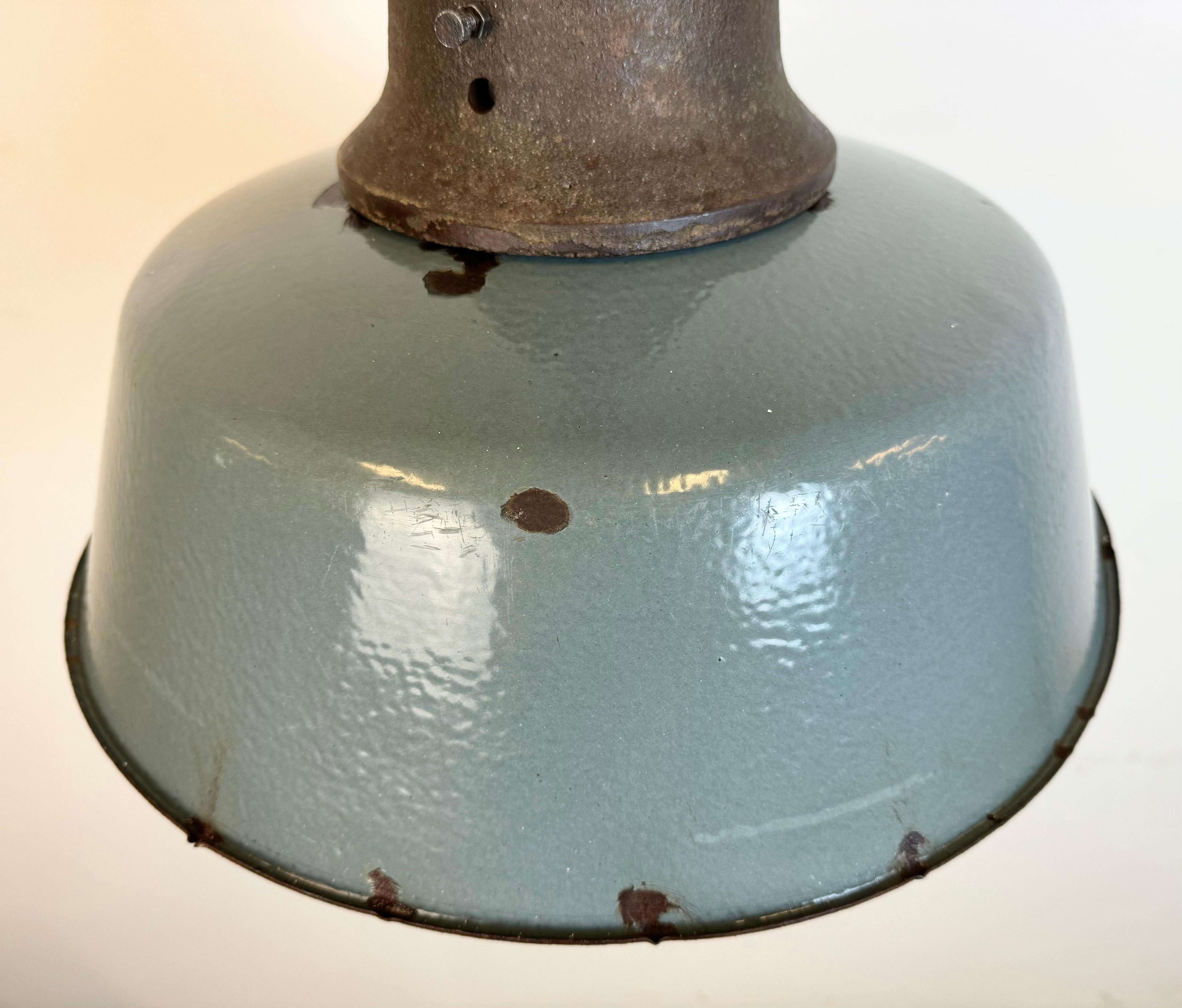 Large Industrial Grey Enamel Factory Lamp with Cast Iron Top, 1960s For Sale 4