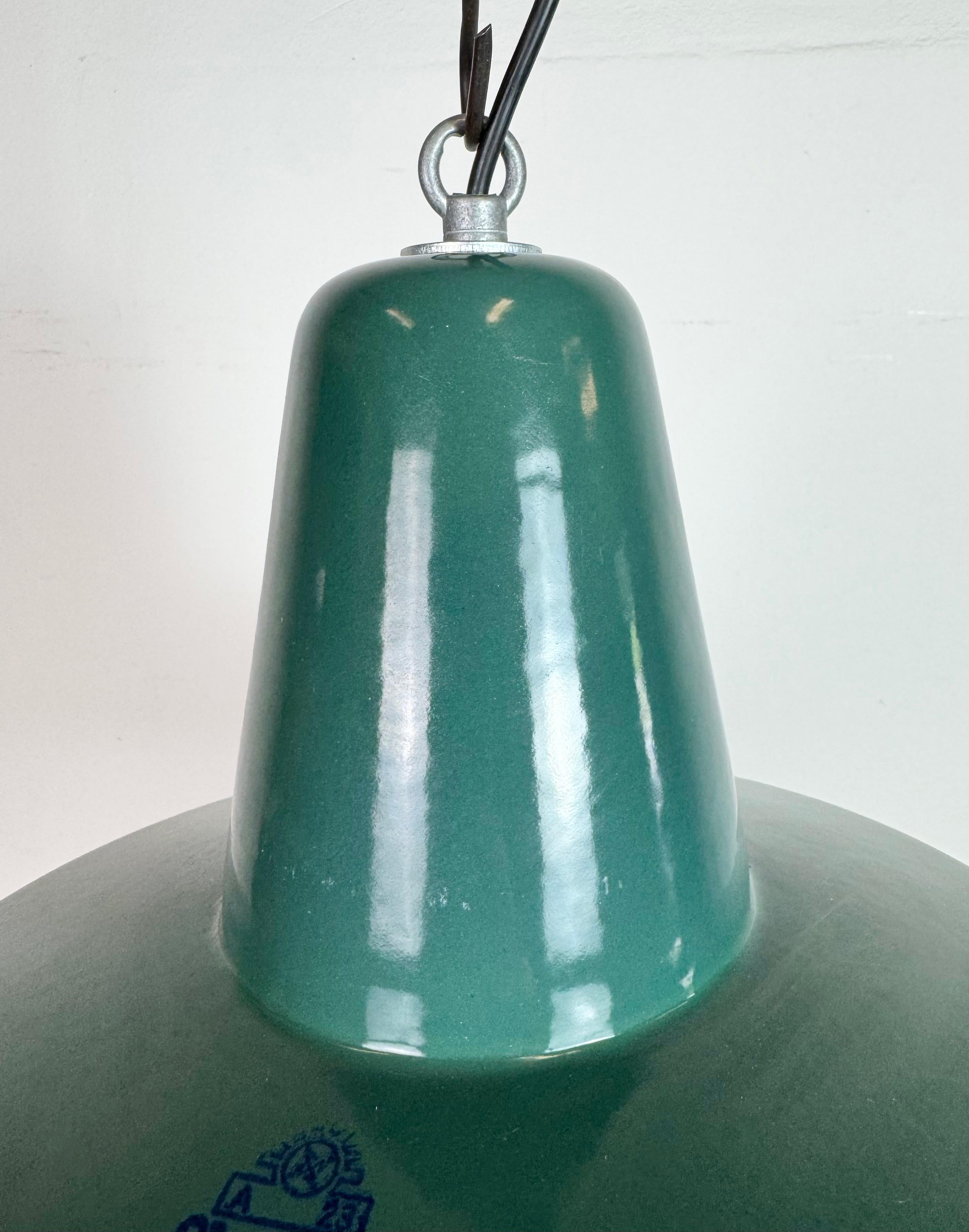 Polacco Grande lampada a sospensione industriale in smalto Petrol Factory, anni '60 in vendita