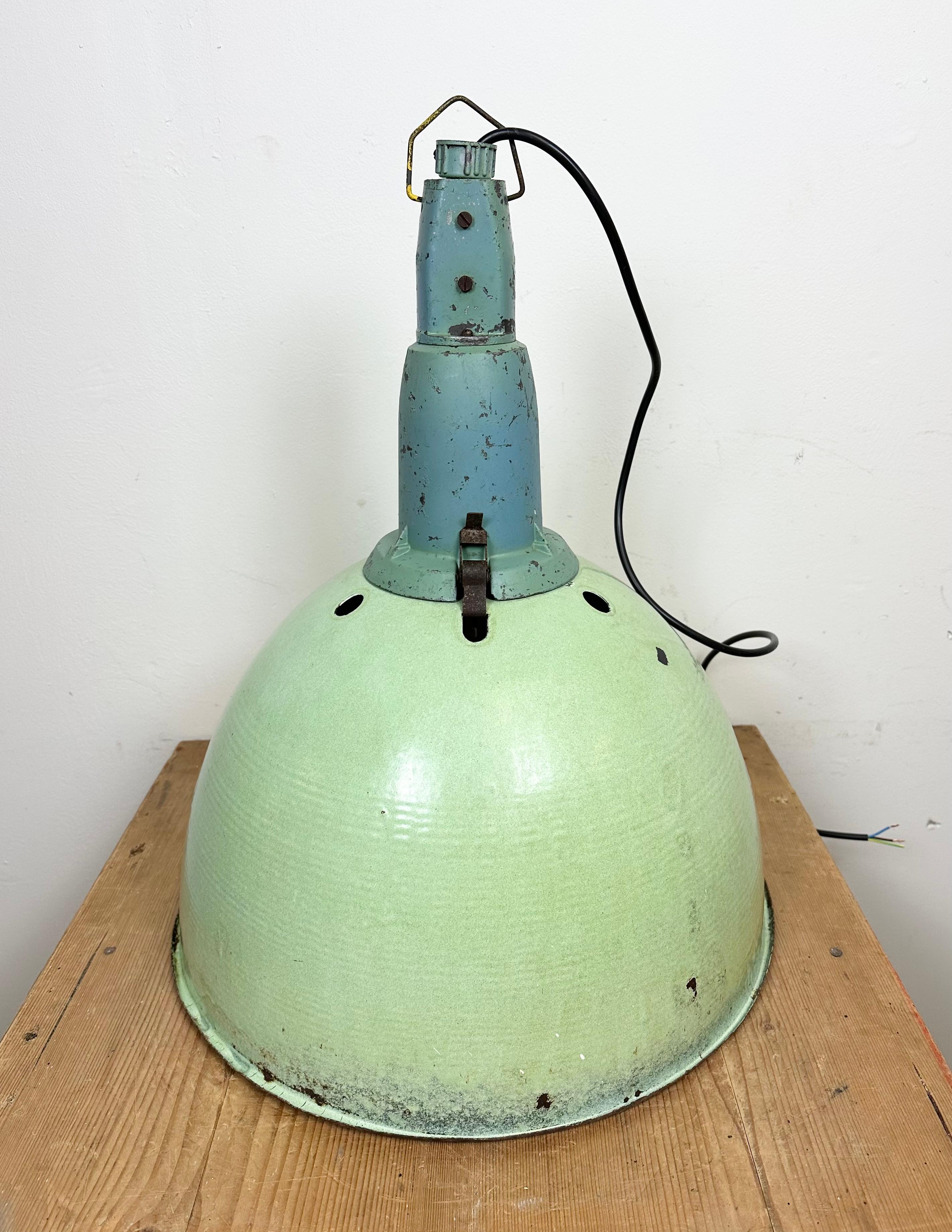 Large Industrial Soviet Green Enamel Pendant Light, 1960s For Sale 4