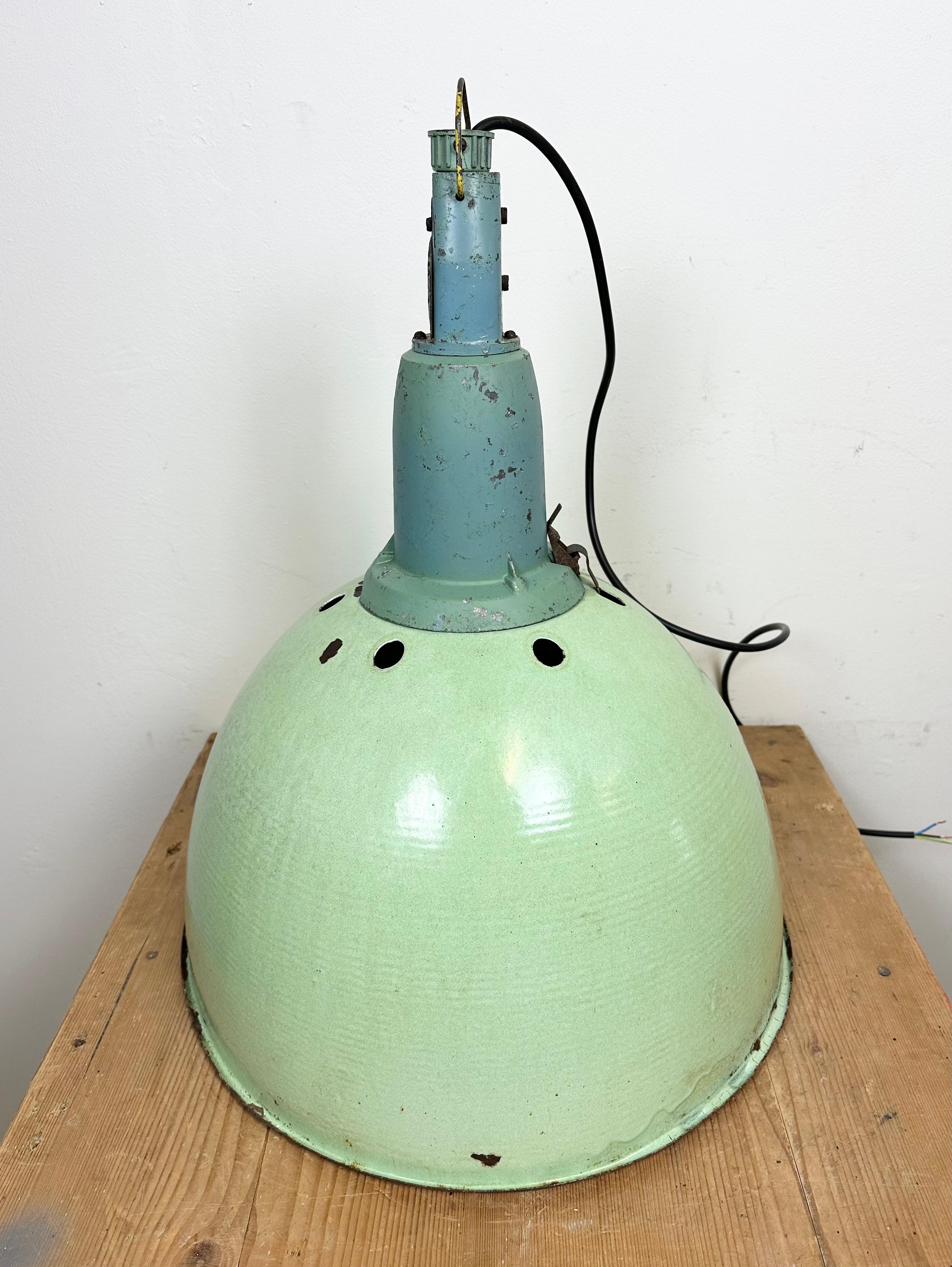 Large Industrial Soviet Green Enamel Pendant Light, 1960s For Sale 6