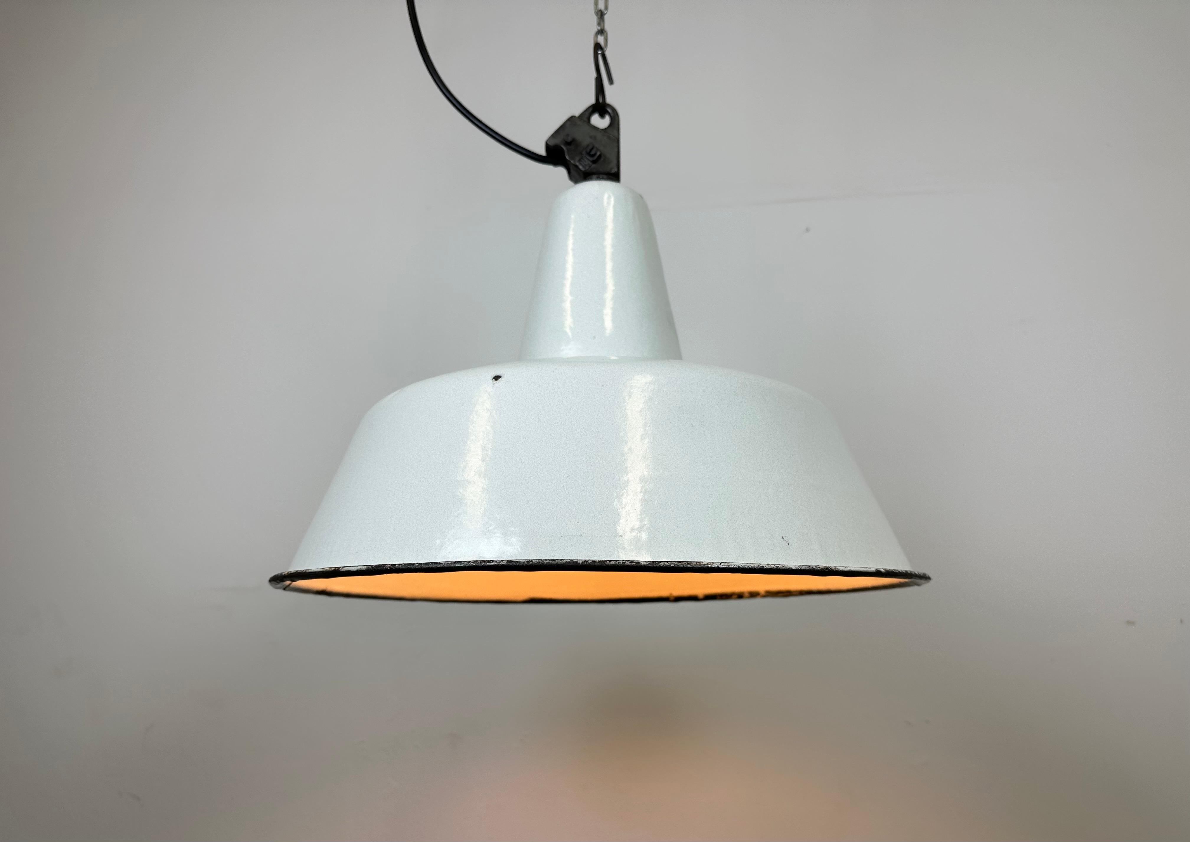 Large Industrial White Enamel Factory Pendant Lamp from Zaos, 1960s For Sale 7