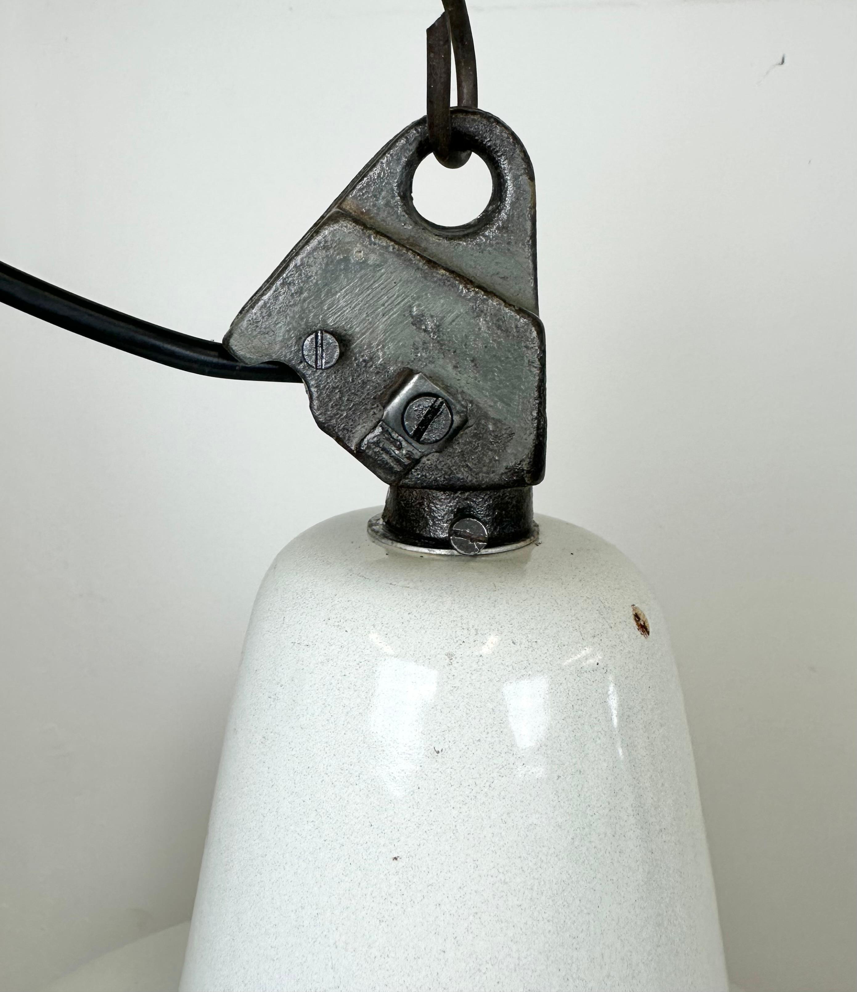 Large Industrial White Enamel Factory Pendant Lamp from Zaos, 1960s In Good Condition For Sale In Kojetice, CZ