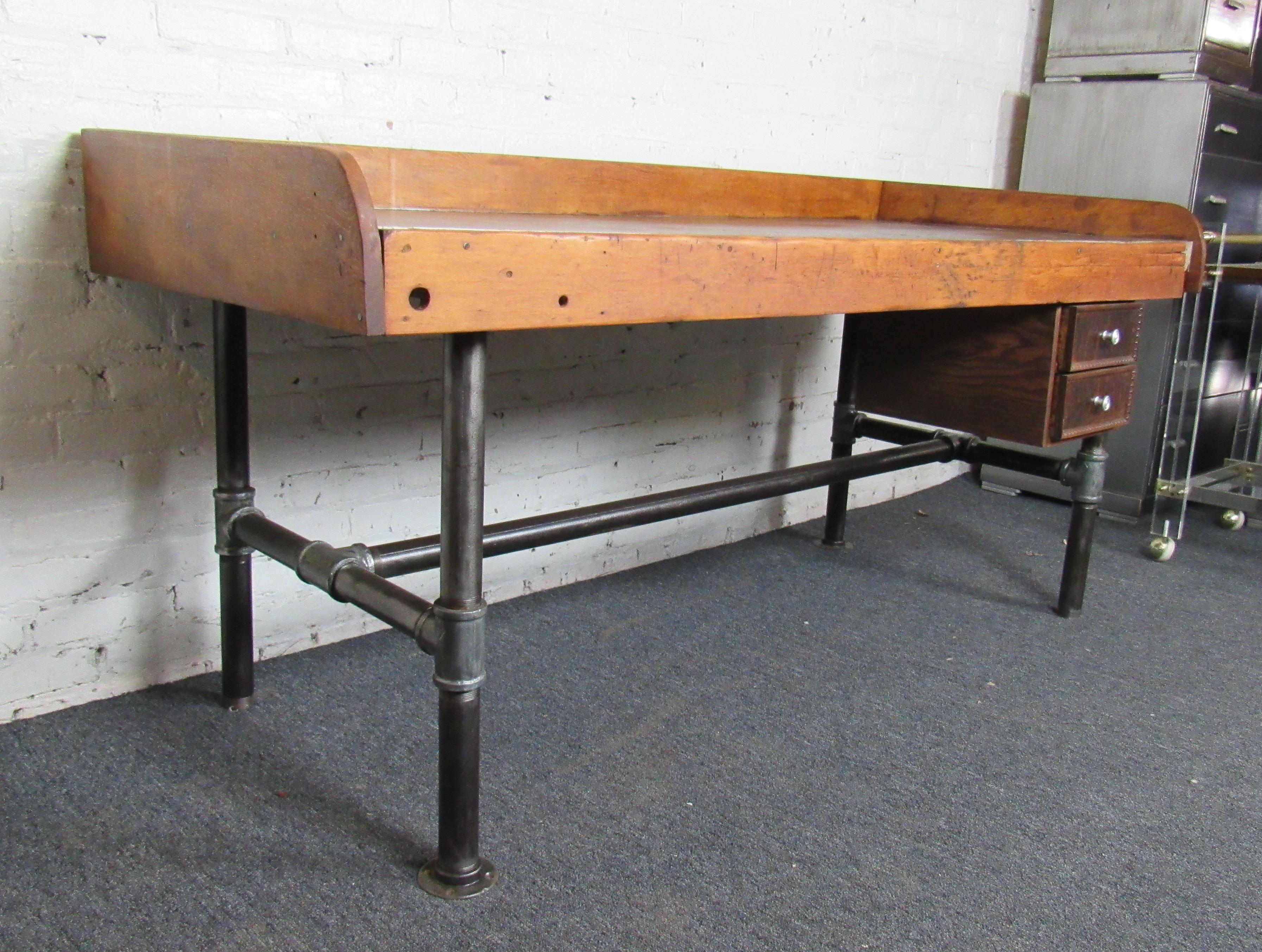 Mesa de trabajo industrial grande en Bueno estado para la venta en Brooklyn, NY