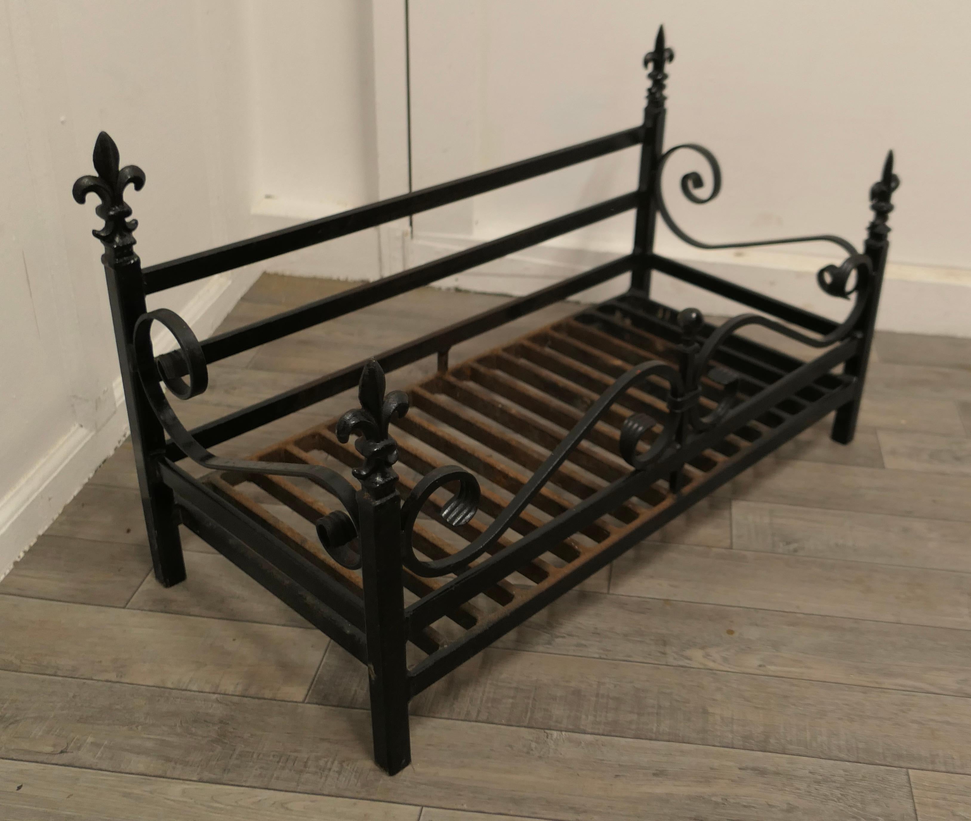 Early 20th Century Large Inglenook Free Standing Fire Basket, Iron Fire Grate