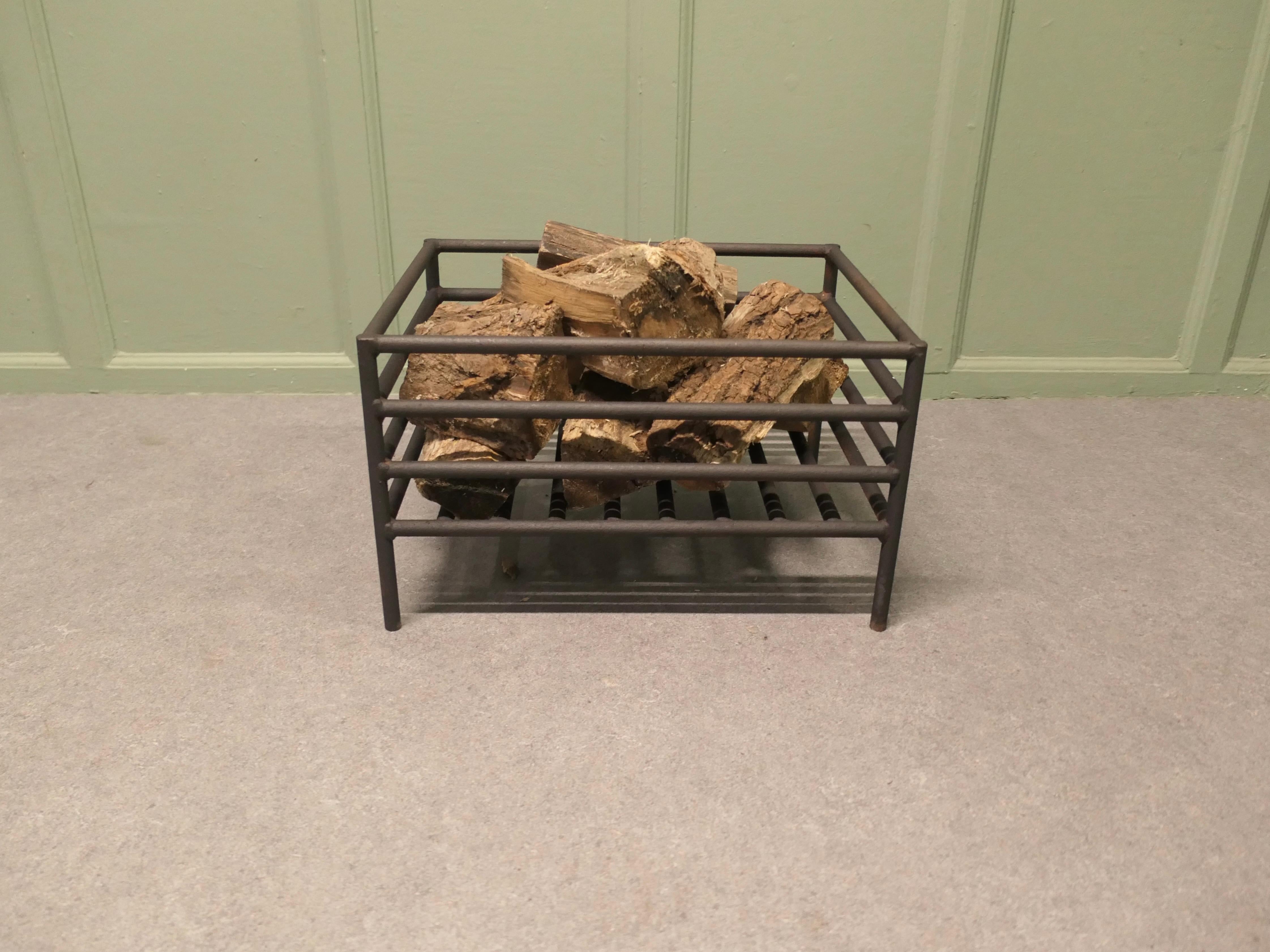 Ferro Cesto da fuoco Inglenook grande a libera installazione, griglia per il fuoco in ferro in vendita