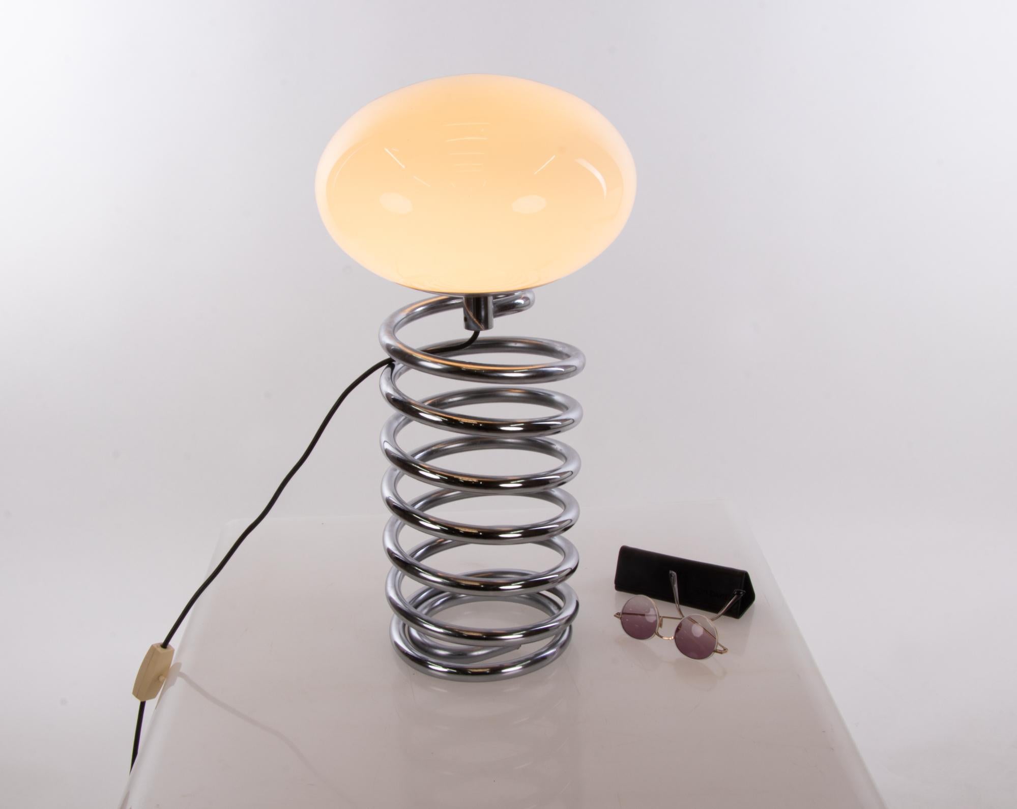 1965 Design M Ingo Maurer Large Table Lamp ‘Spirale’ Glass & Chrome In Good Condition For Sale In Niederdorfelden, Hessen