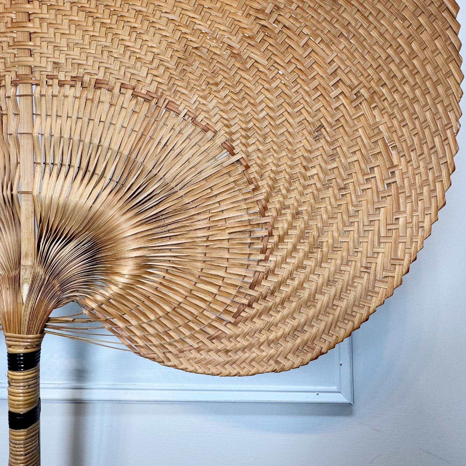 Grande lampada da parete Uchiwa in stile Ingo Maurer in vendita 2