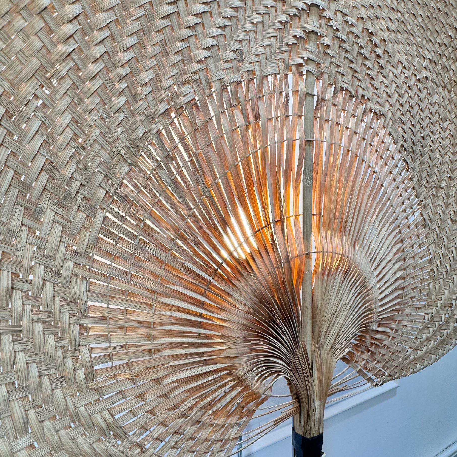 Fatto a mano Grande lampada da parete Uchiwa in stile Ingo Maurer in vendita