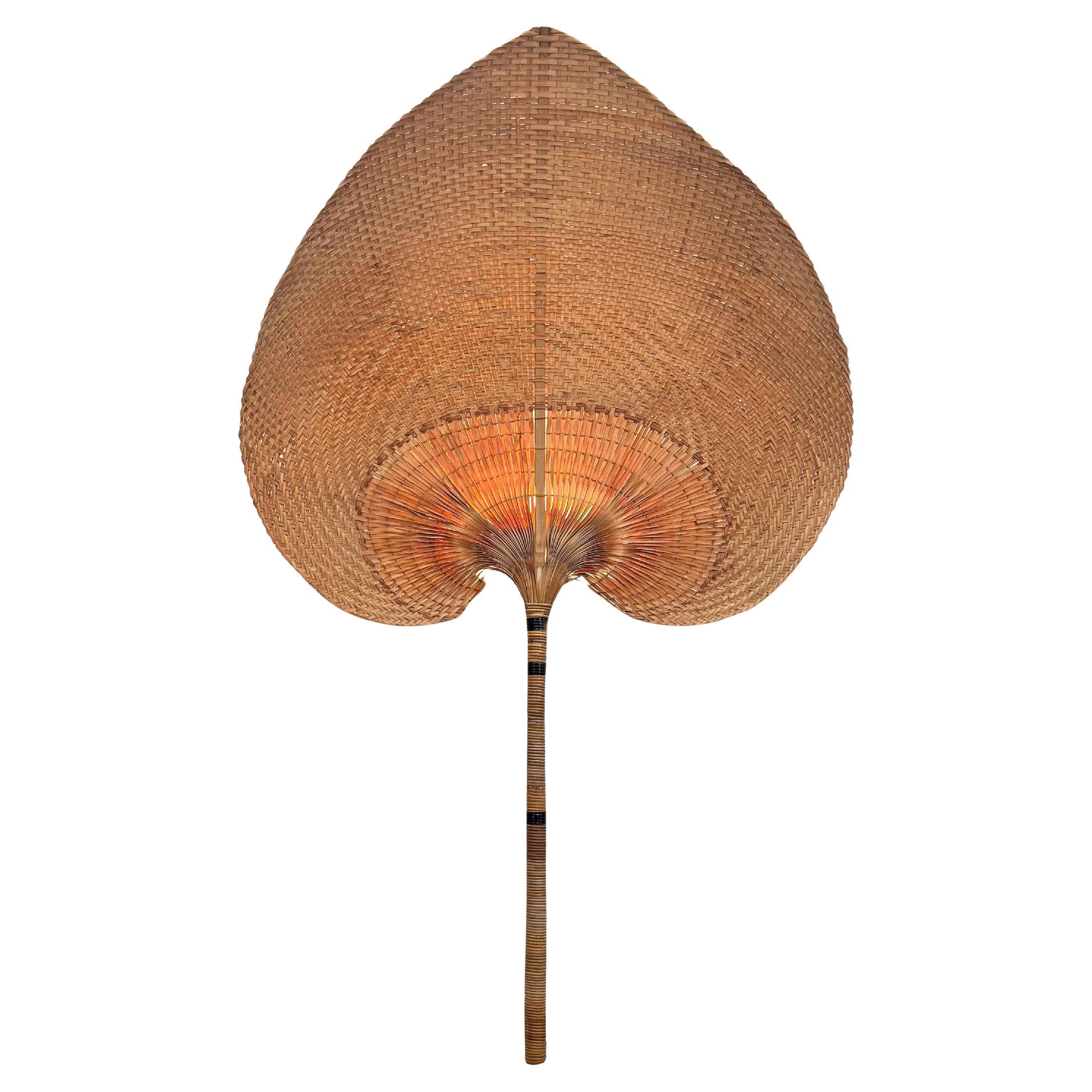 Grande lampada da parete Uchiwa in stile Ingo Maurer